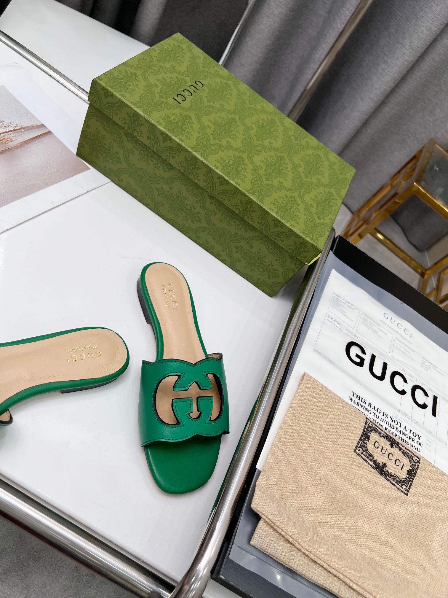 GUCCI SLIDES
