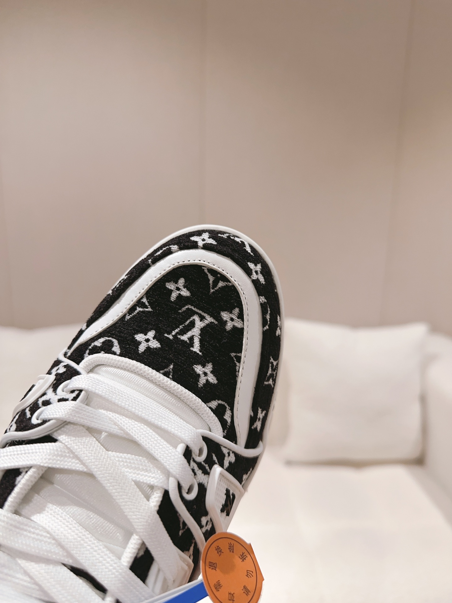 LOUIS VUITTON SNEAKERS