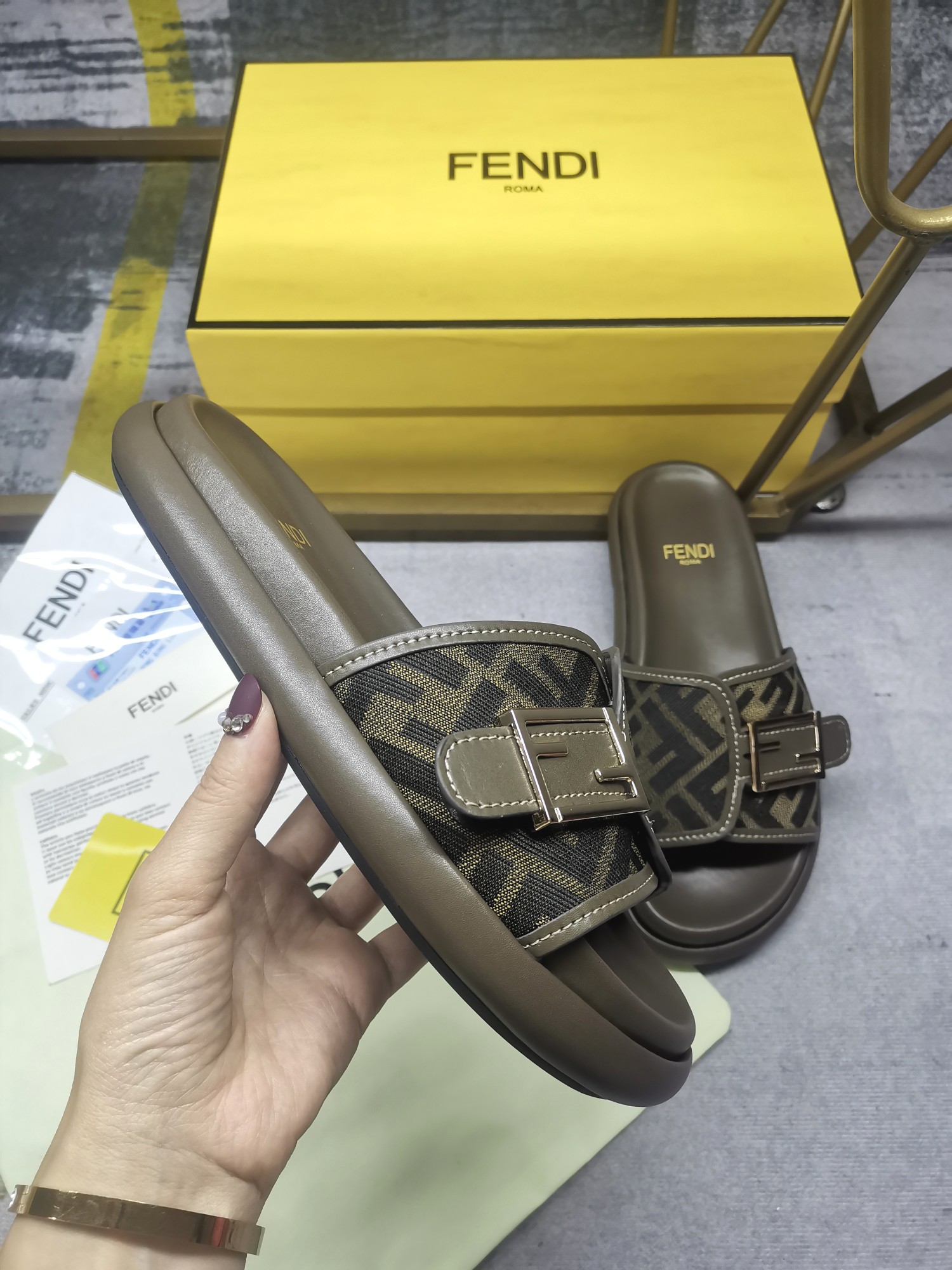 FENDI SLIDES