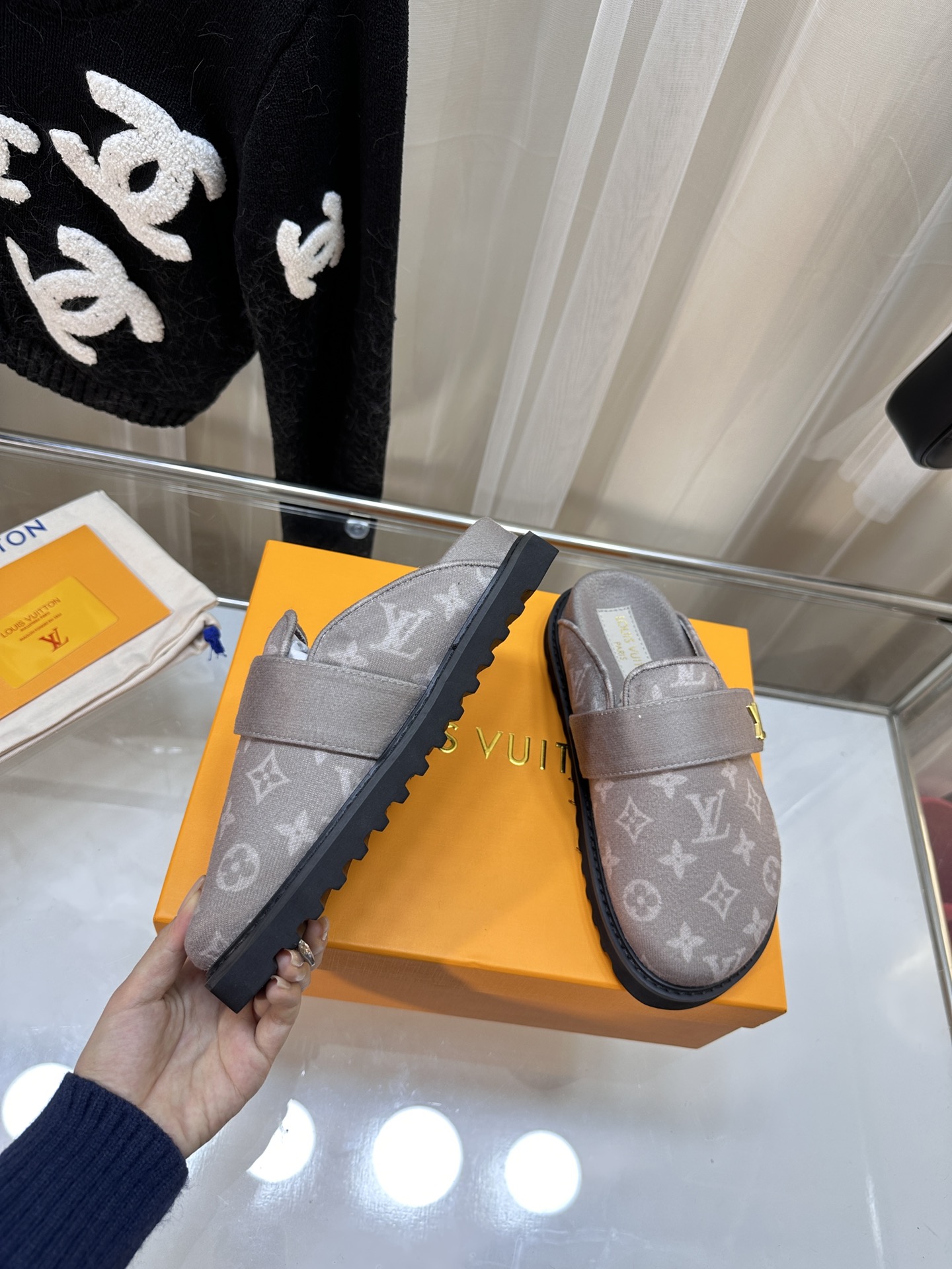 LOUIS VUITTON SLIDES