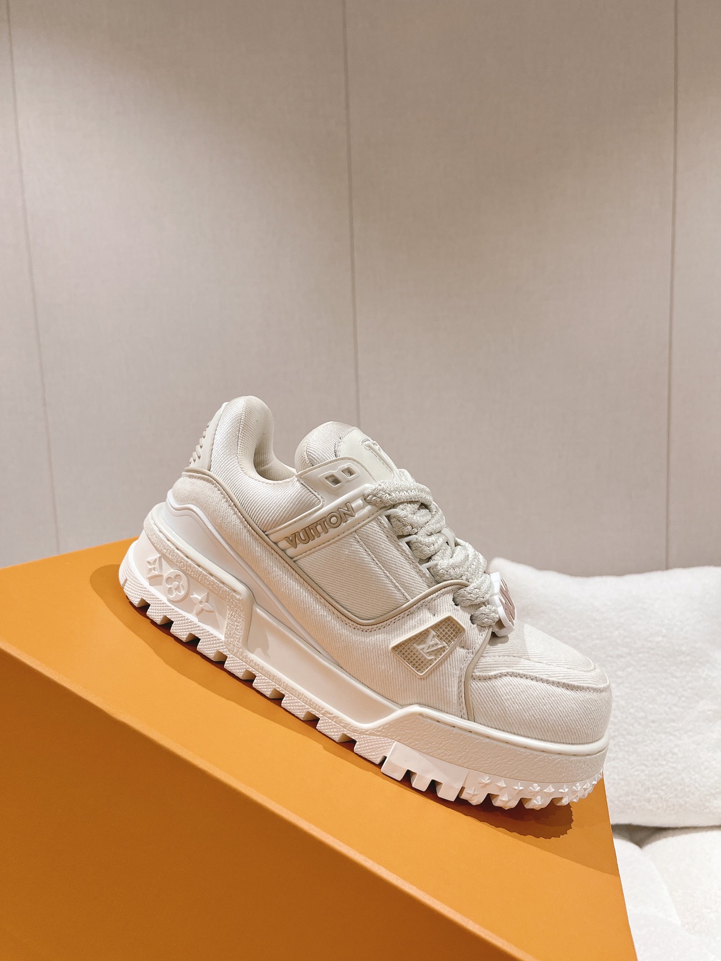 LOUIS VUITTON SNEAKERS