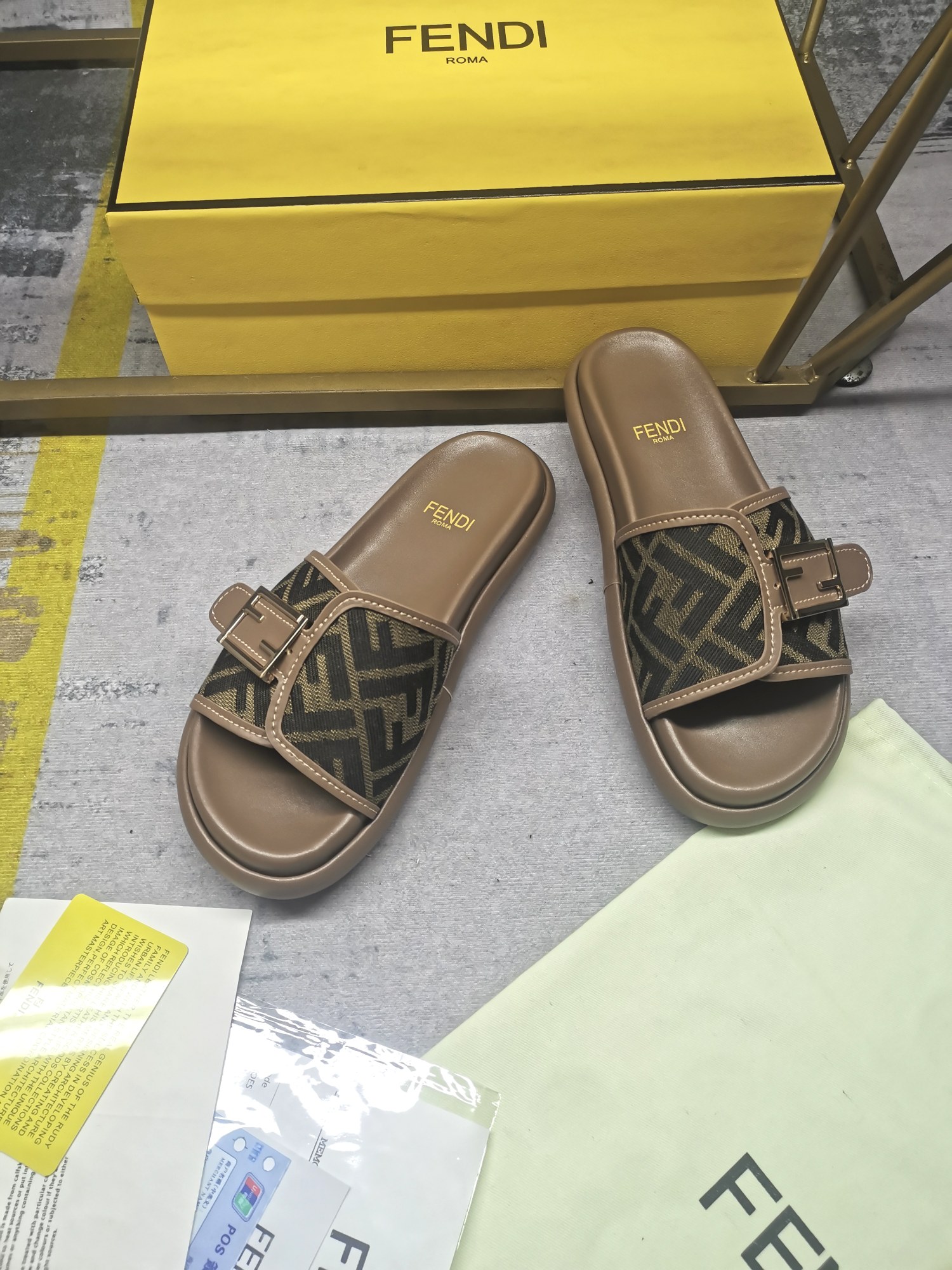 FENDI SLIDES