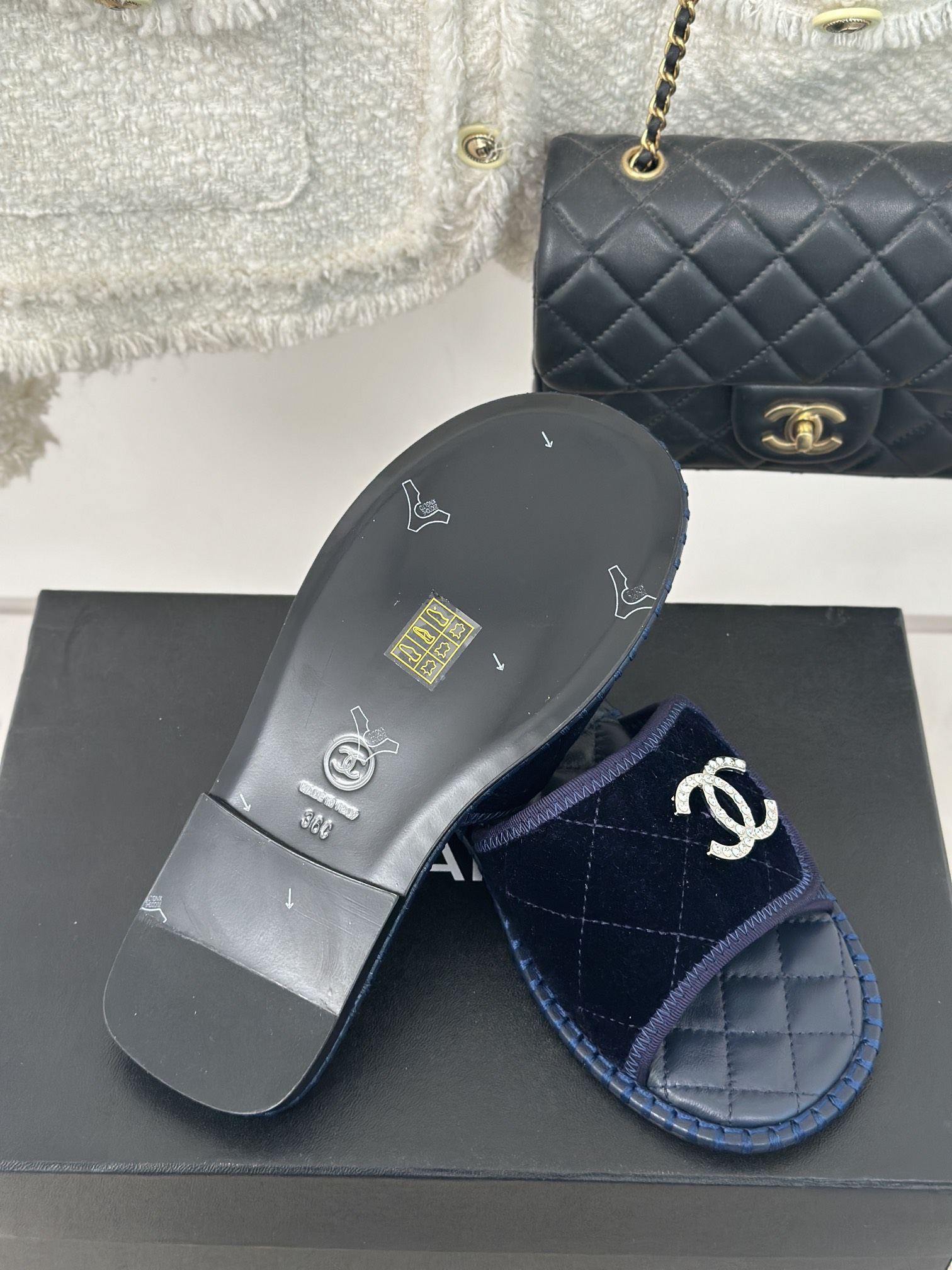 CHANEL SLIDES