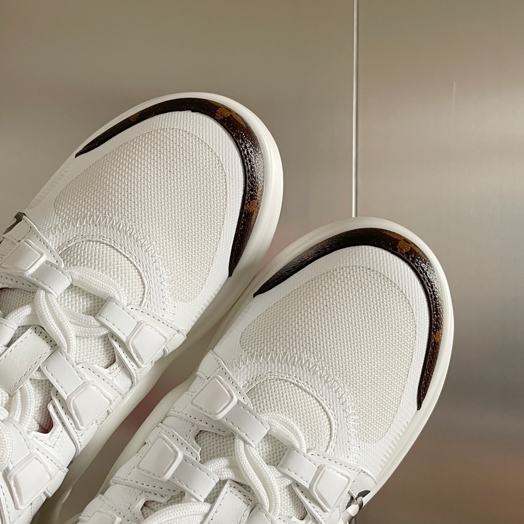 LOUIS VUITTON SNEAKERS