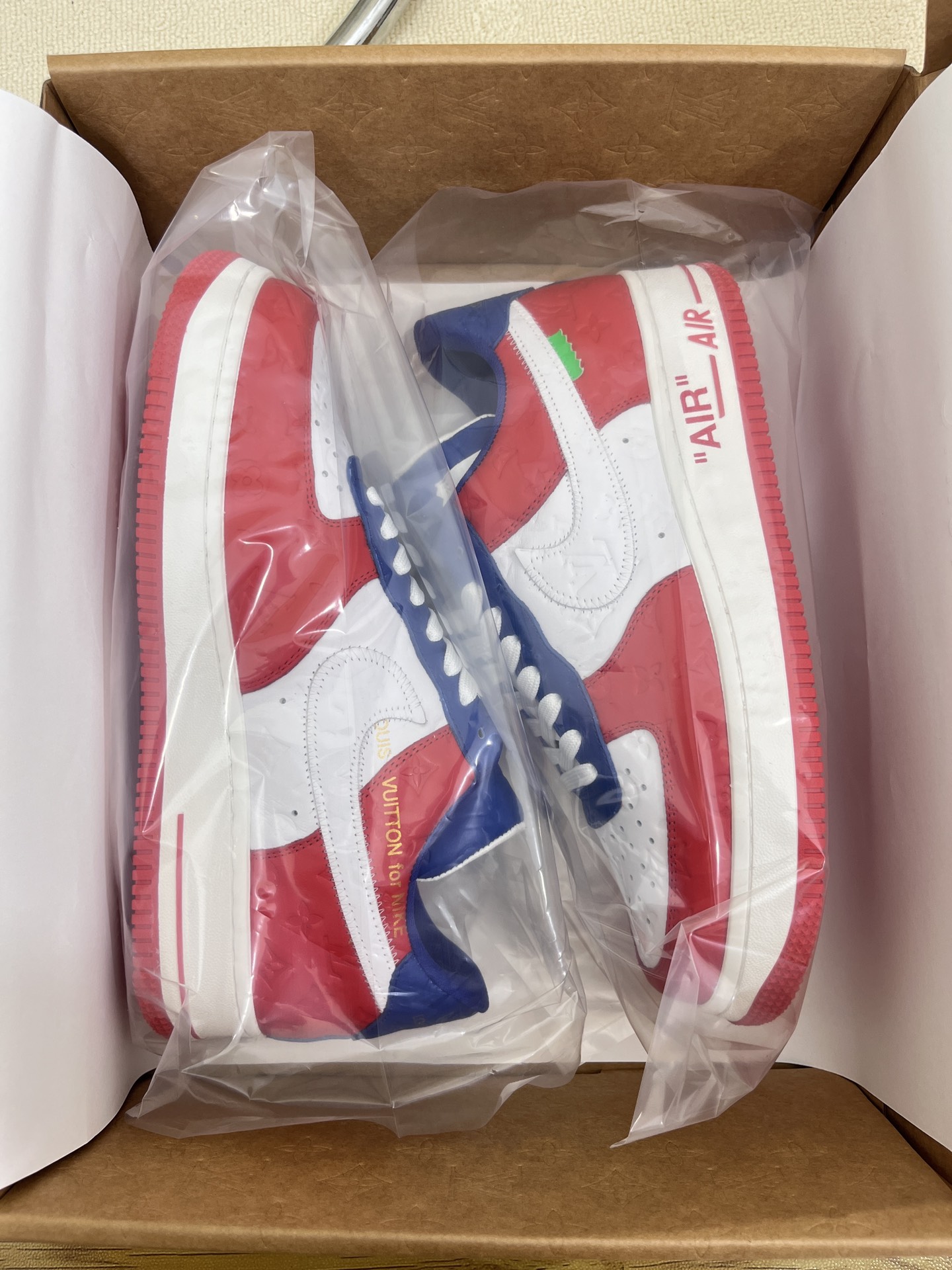 LOUIS VUITTON SNEAKERS