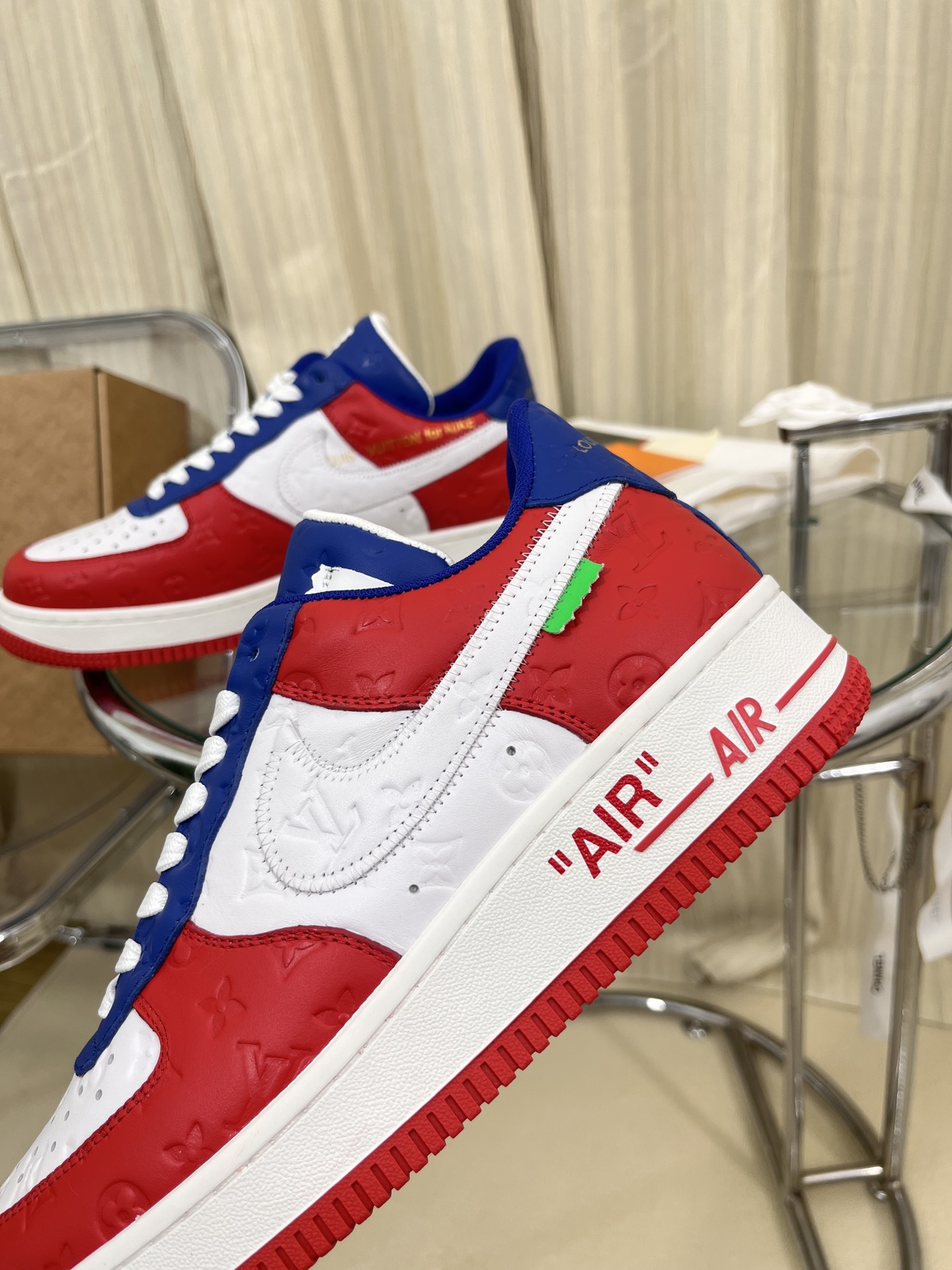 LOUIS VUITTON SNEAKERS