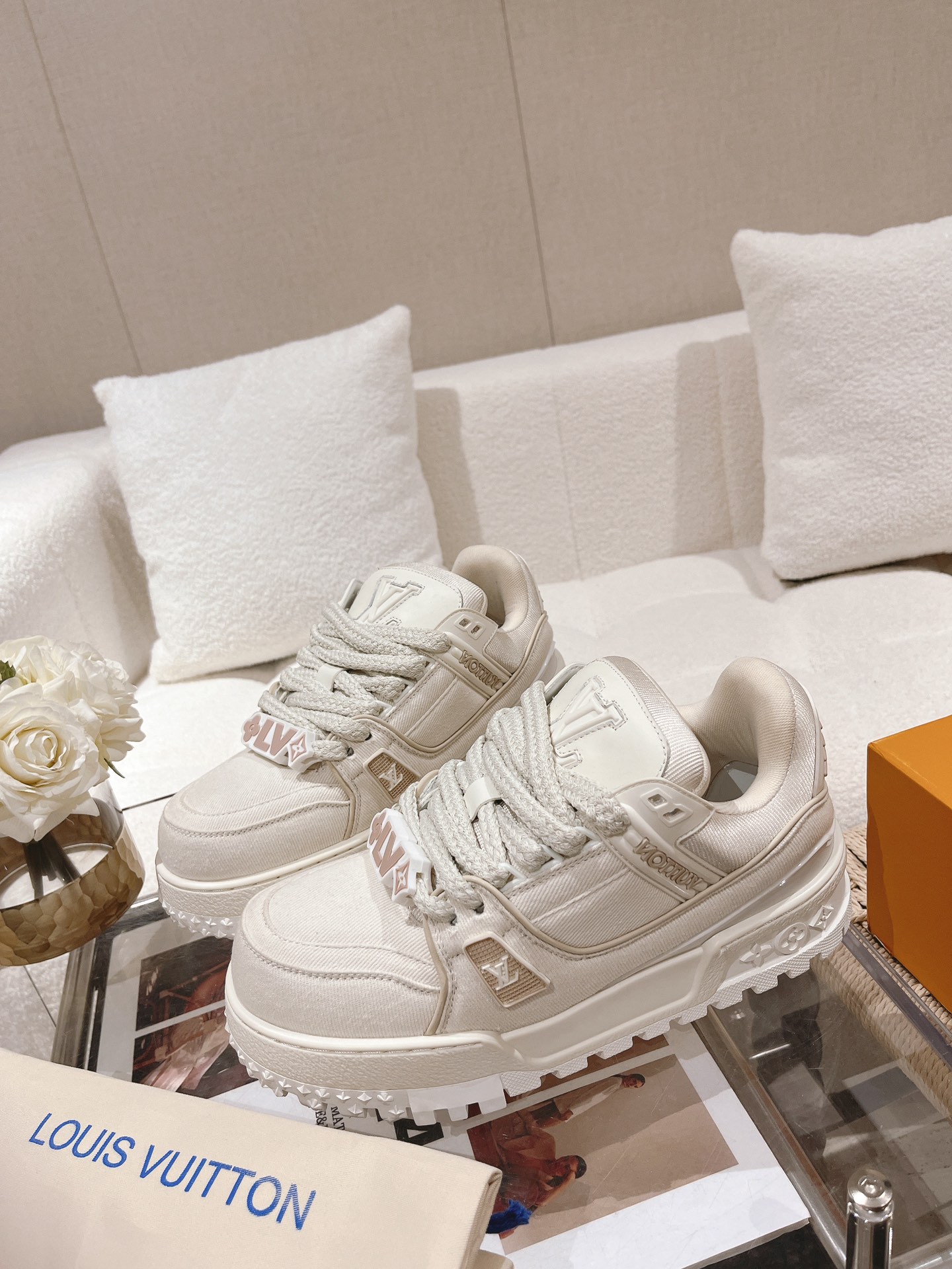 LOUIS VUITTON SNEAKERS