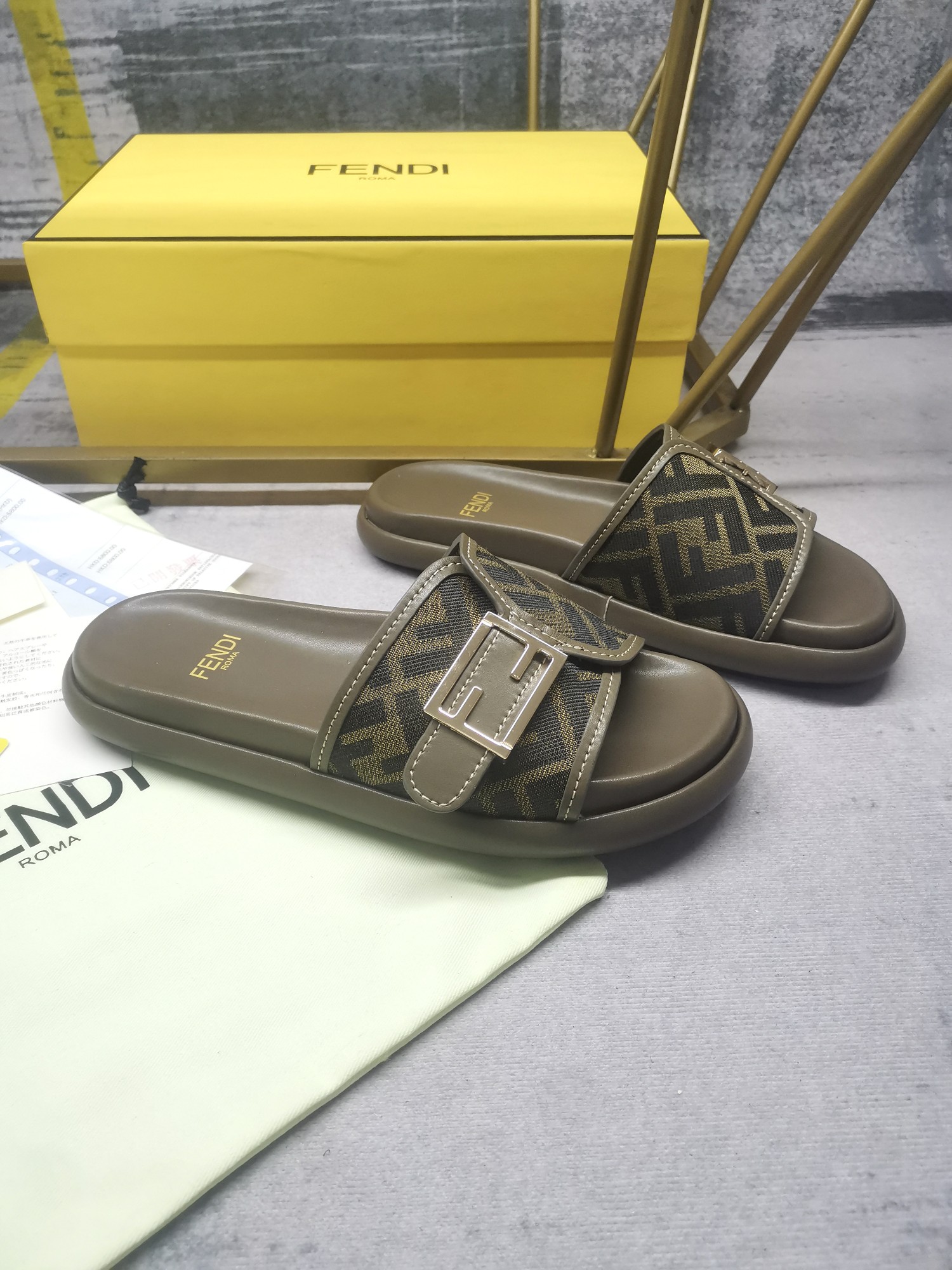 FENDI SLIDES