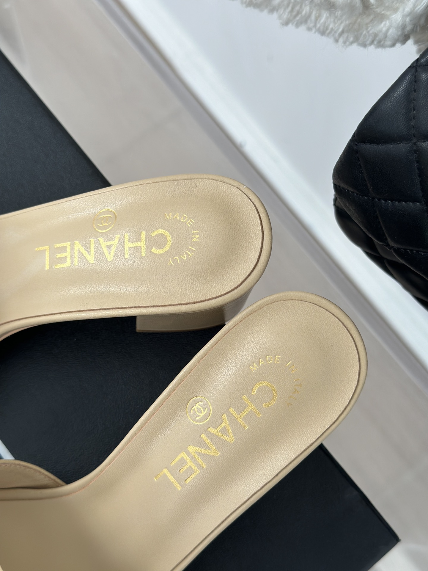 CHANEL SLIDES