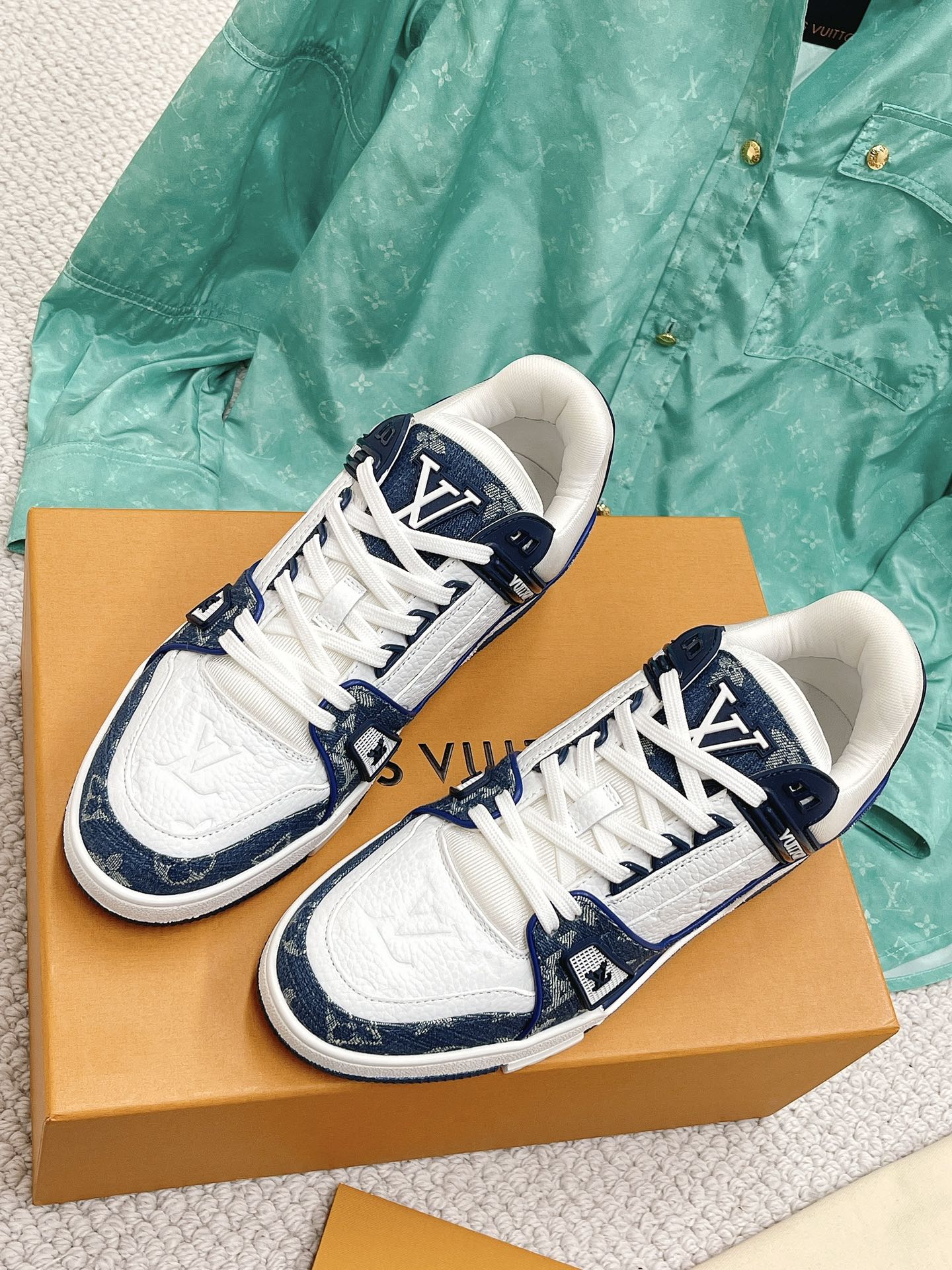 LOUIS VUITTON SNEAKERS