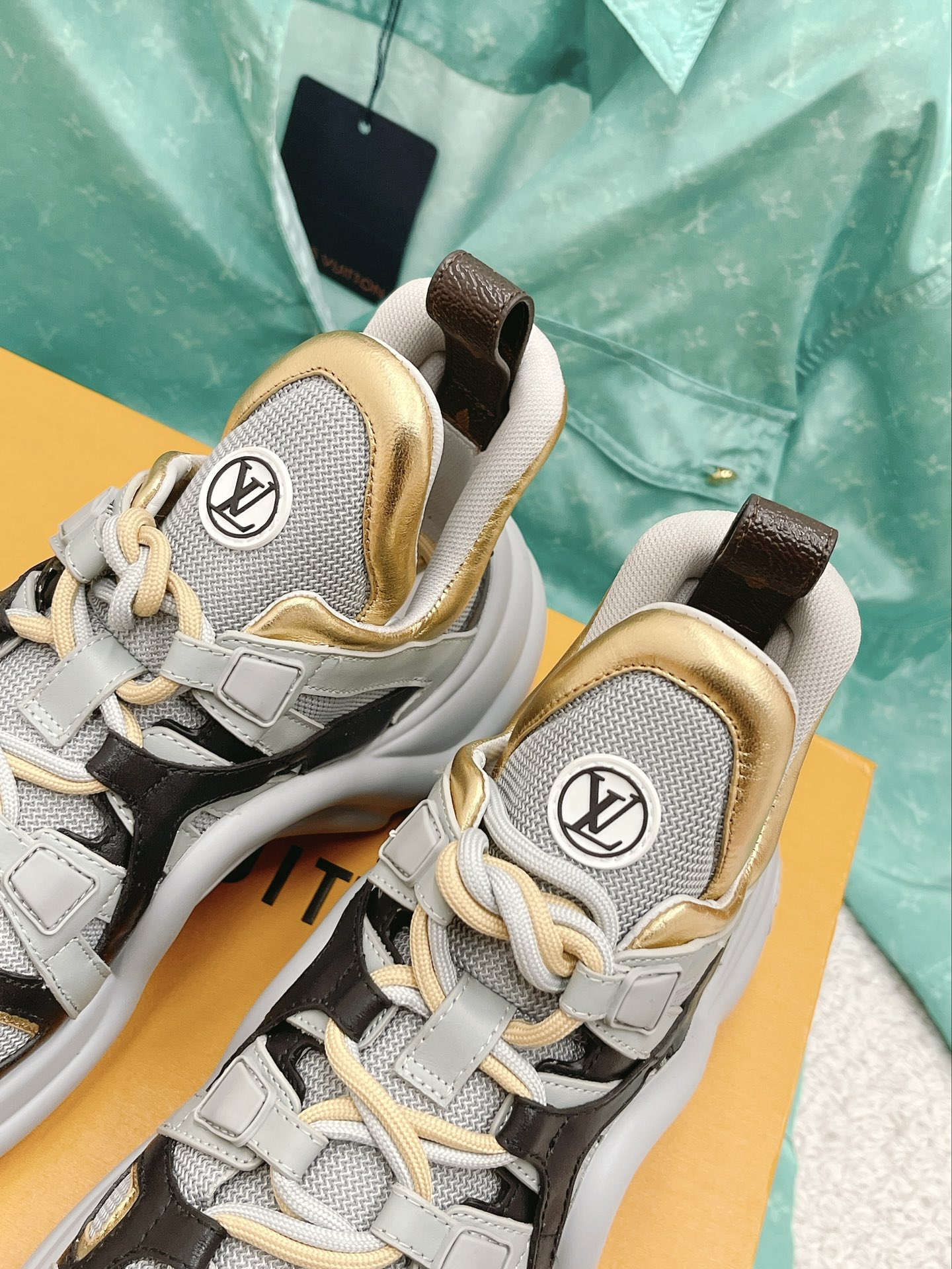 LOUIS VUITTON SNEAKERS