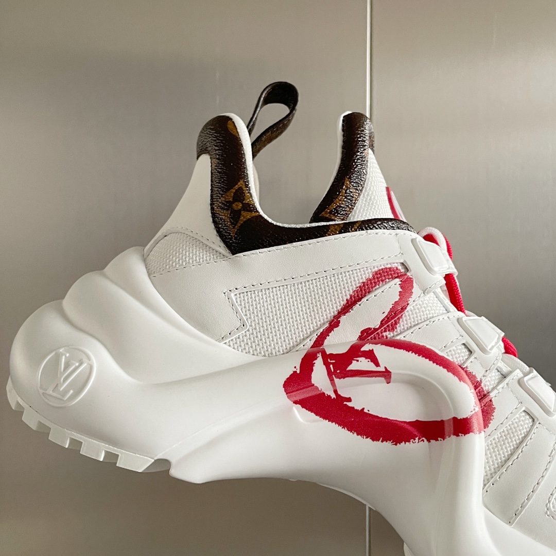 LOUIS VUITTON SNEAKERS