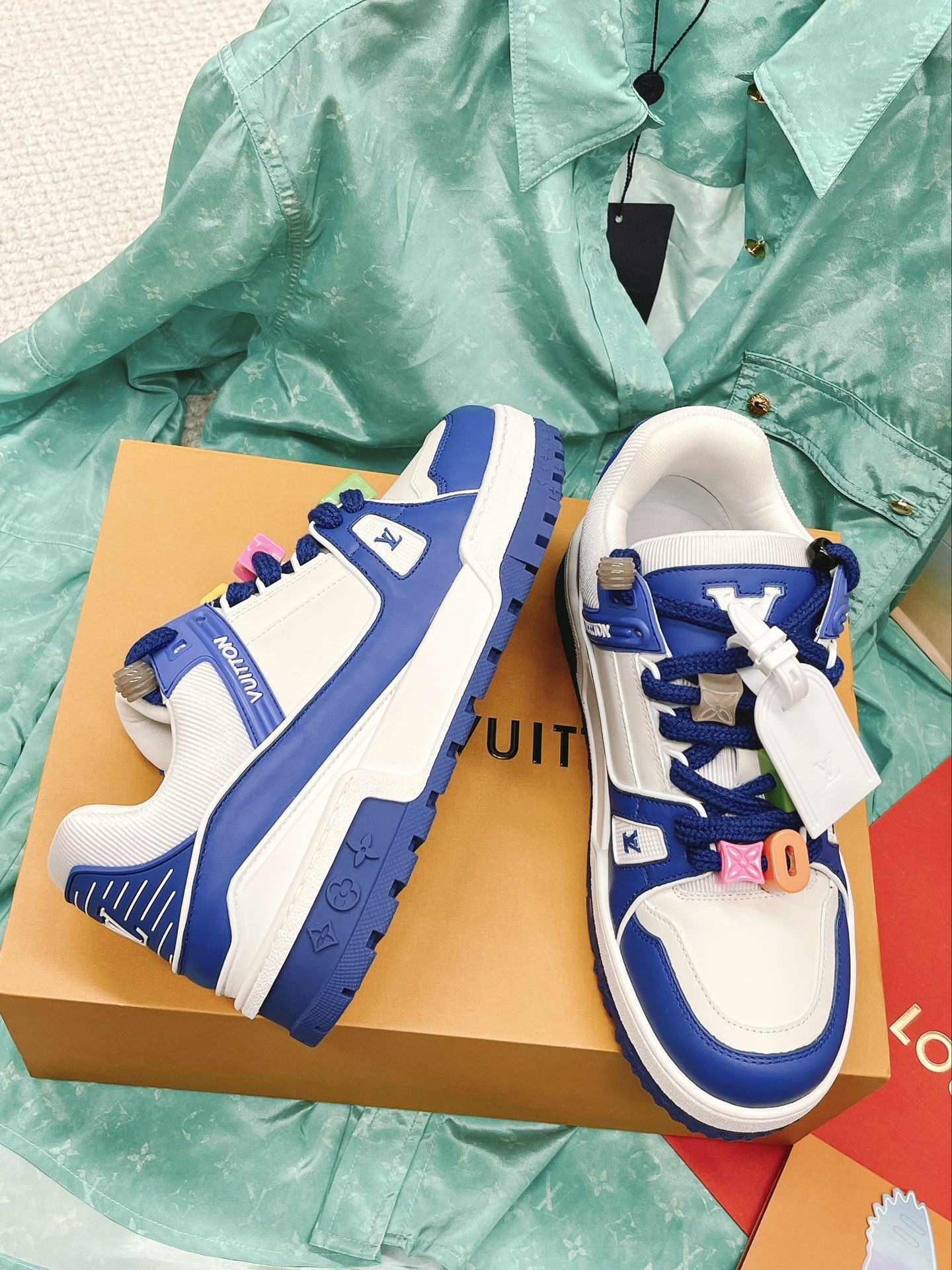 LOUIS VUITTON SNEAKERS