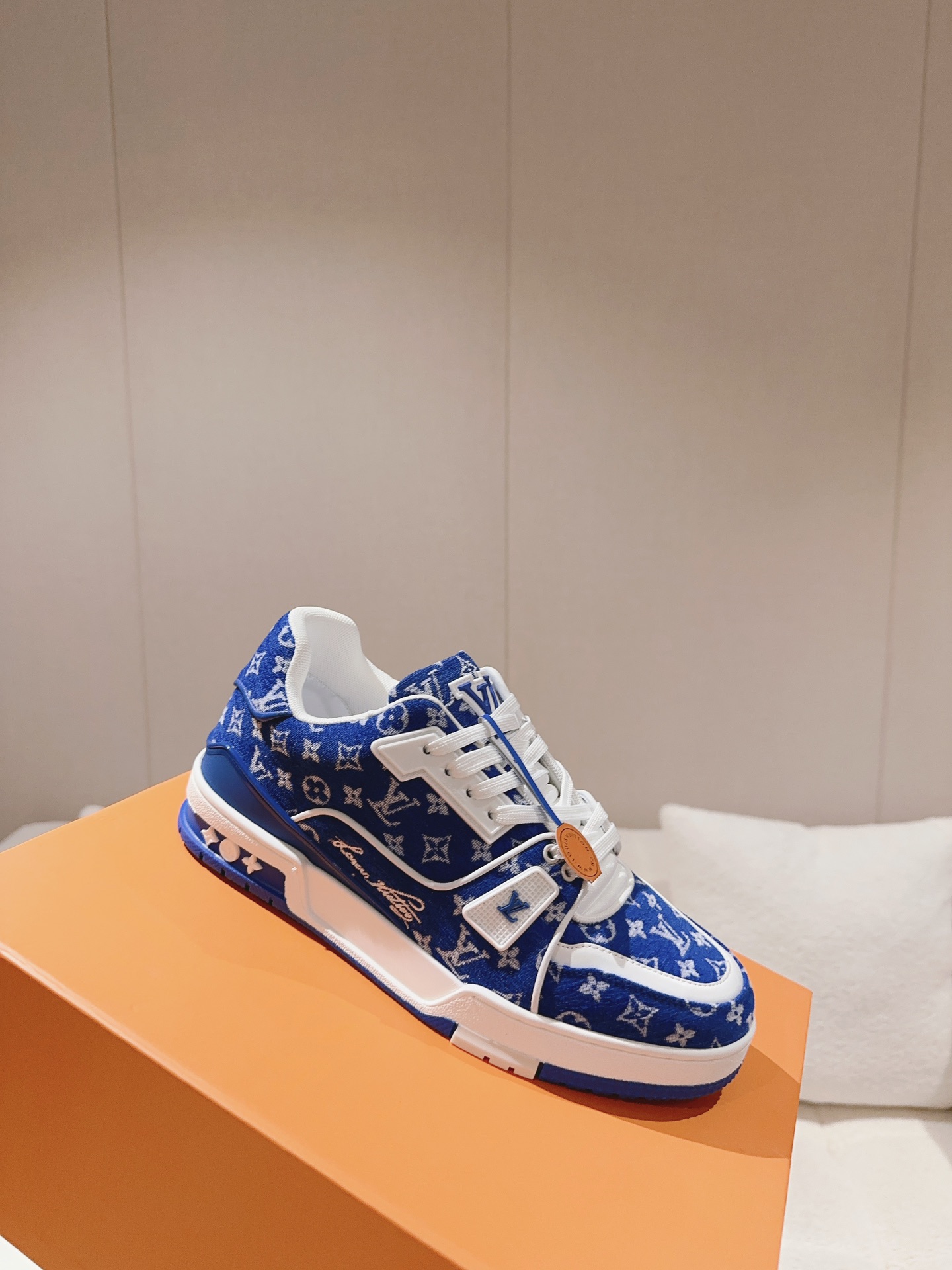 LOUIS VUITTON SNEAKERS