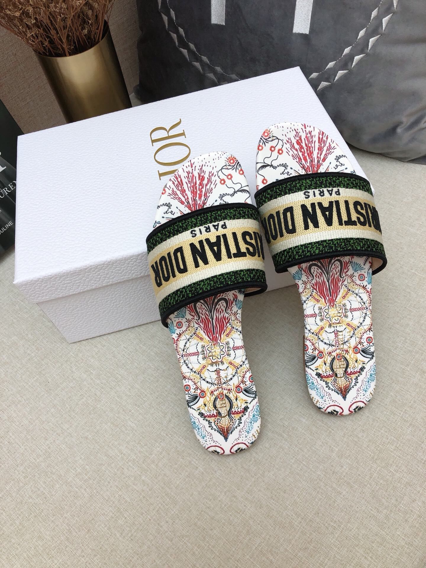 DIOR SLIDES