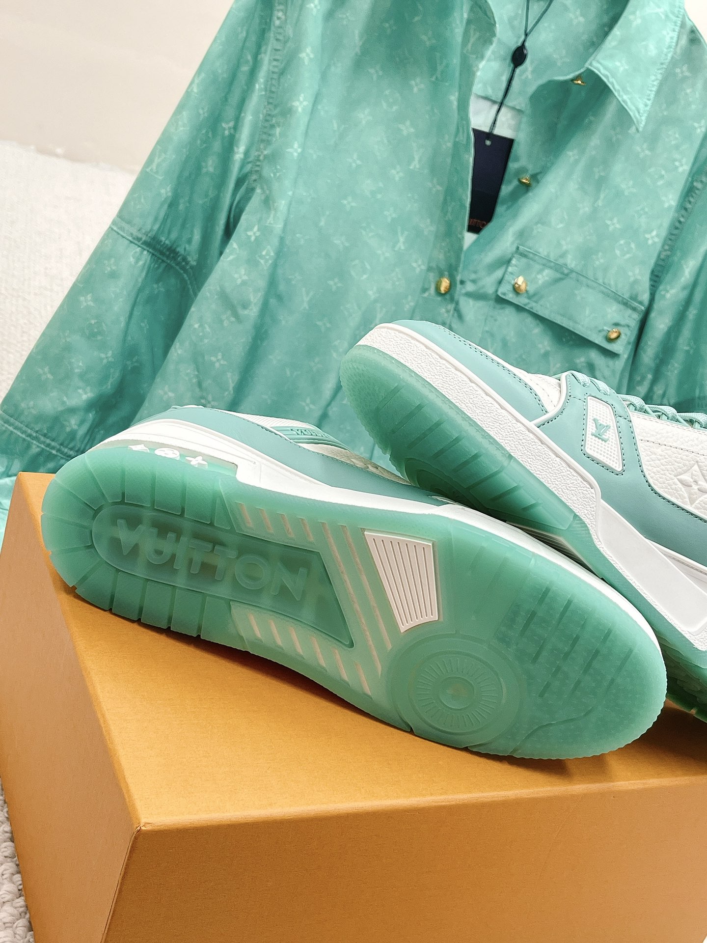 LOUIS VUITTON SNEAKERS