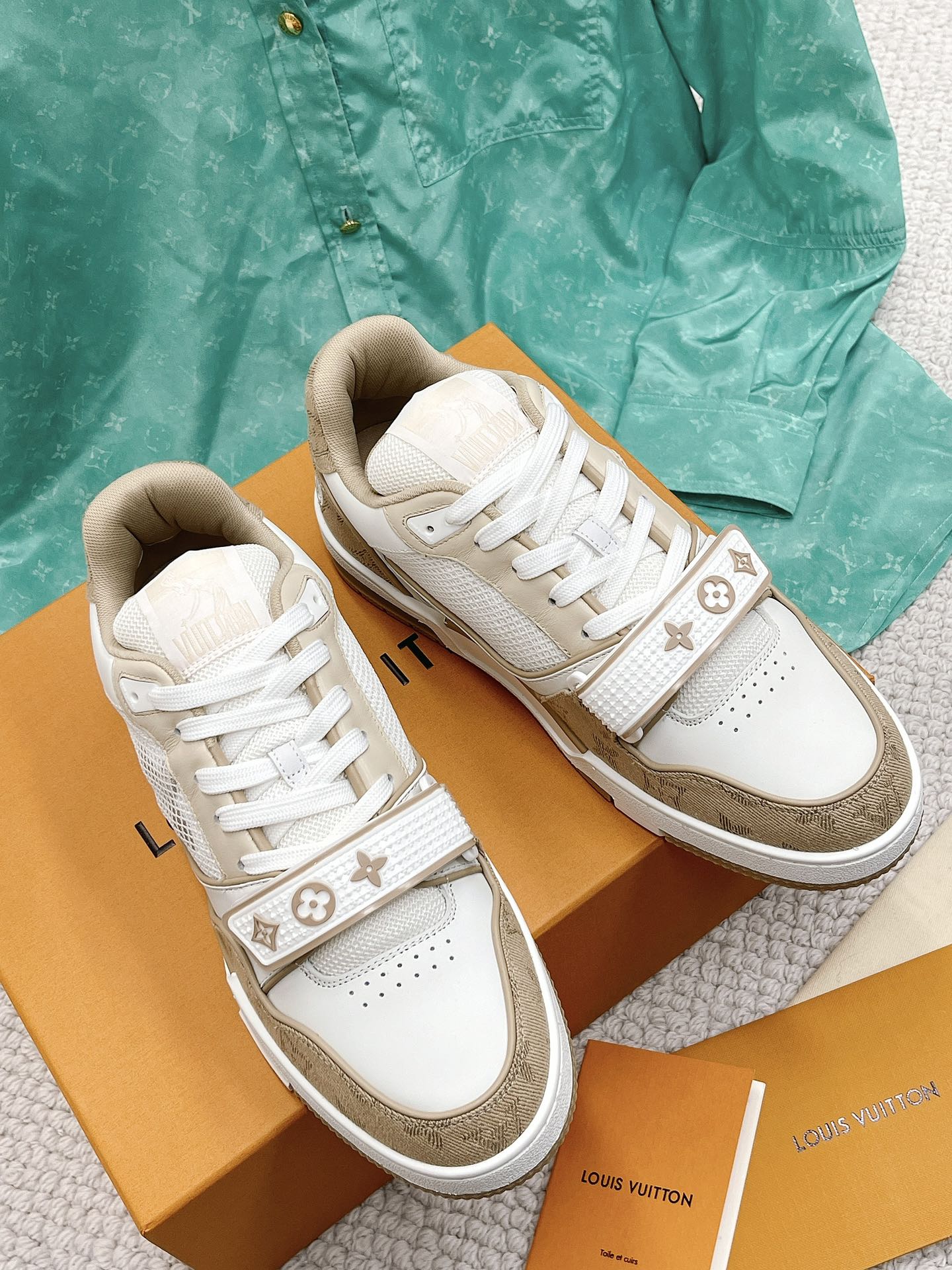 LOUIS VUITTON SNEAKERS