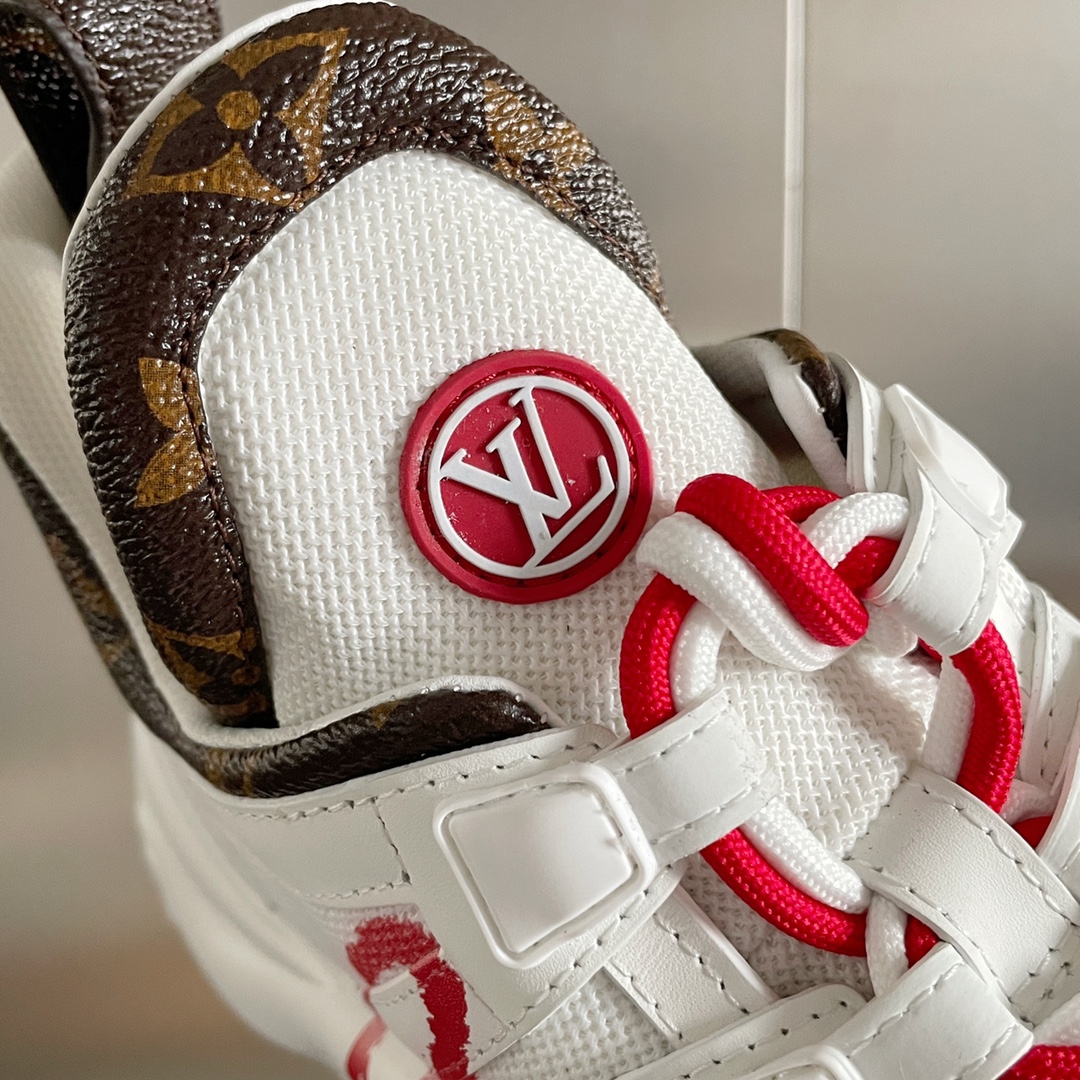 LOUIS VUITTON SNEAKERS