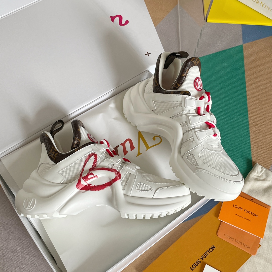 LOUIS VUITTON SNEAKERS