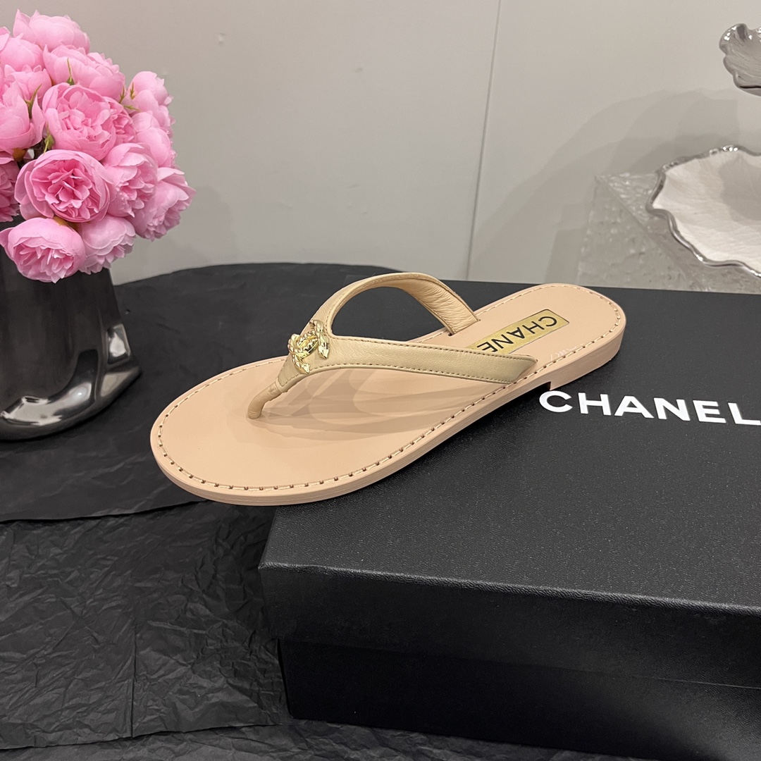 CHANEL SLIDES