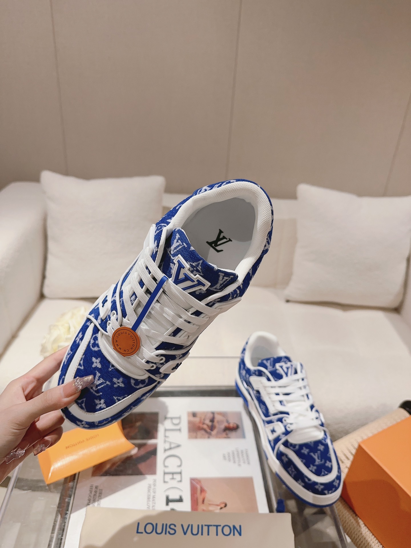 LOUIS VUITTON SNEAKERS