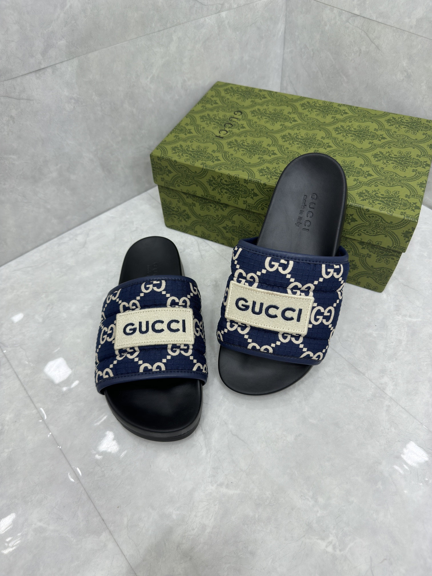 GUCCI SLIDES