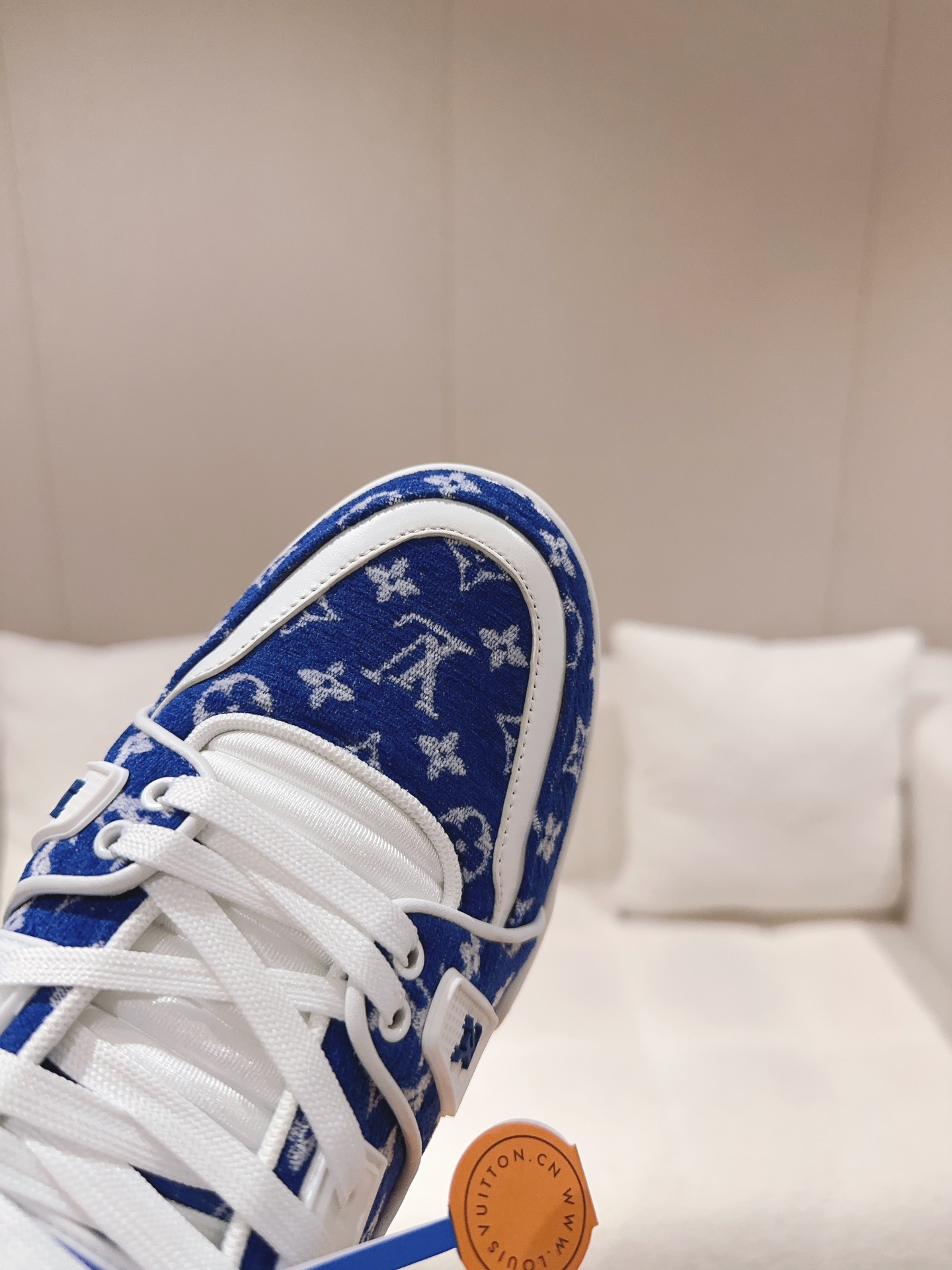 LOUIS VUITTON SNEAKERS