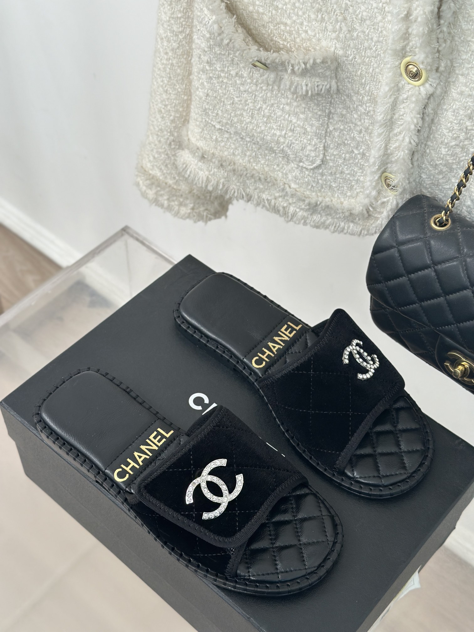 CHANEL SLIDES