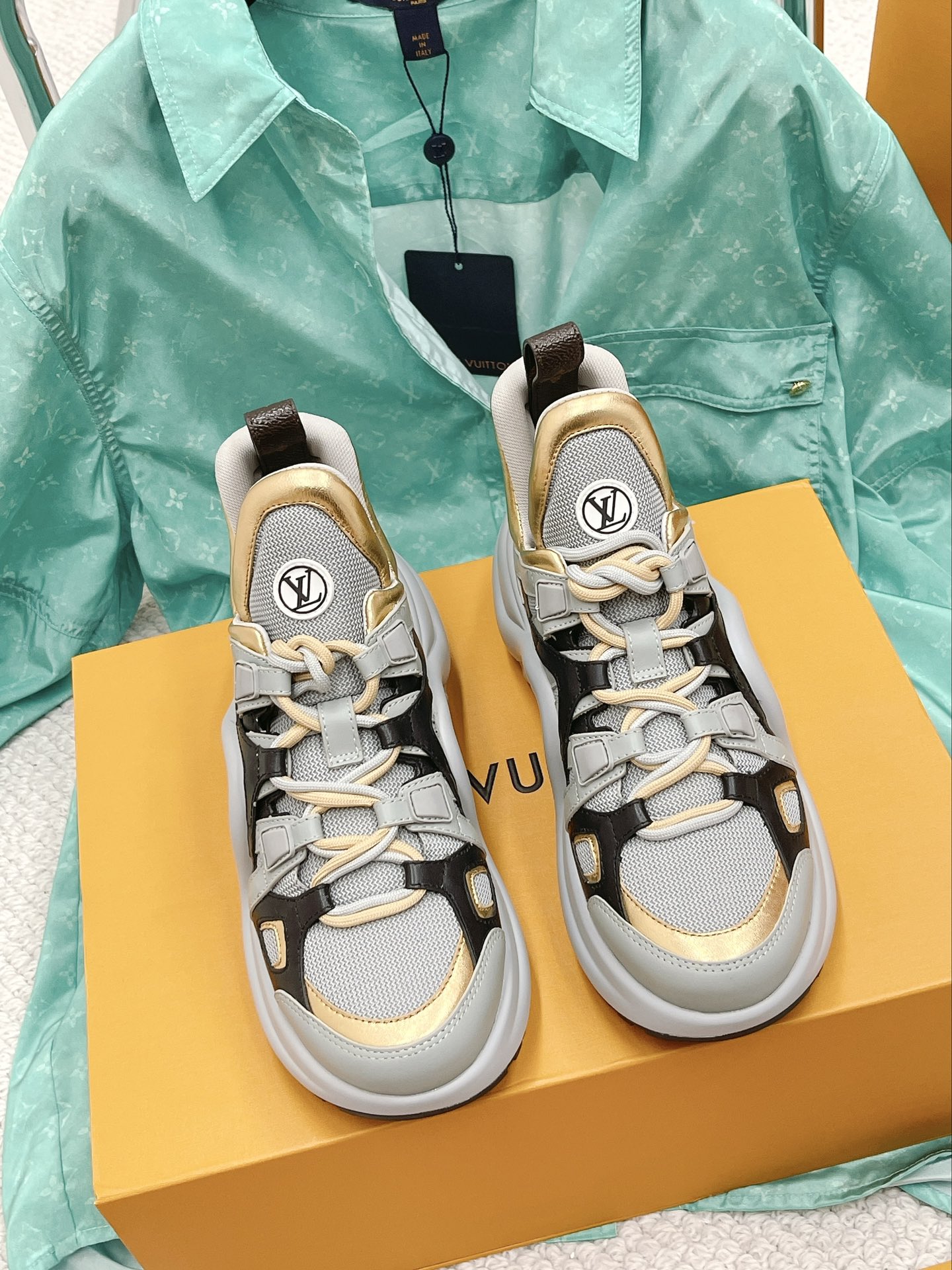 LOUIS VUITTON SNEAKERS