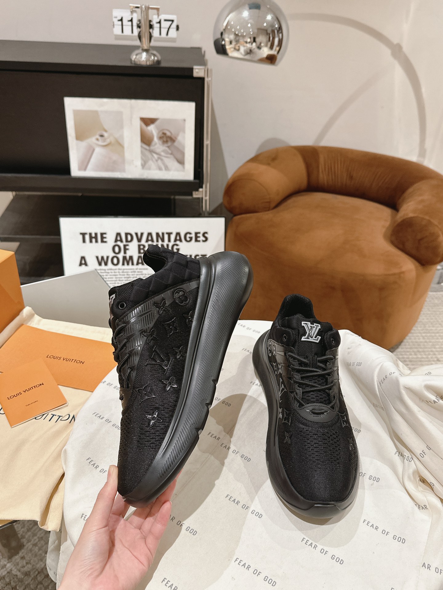 LOUIS VUITTON SNEAKERS