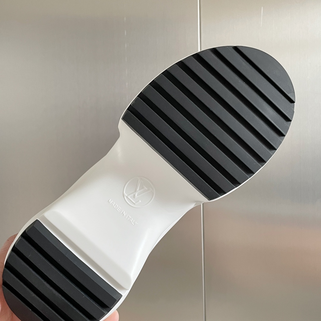 LOUIS VUITTON SNEAKERS