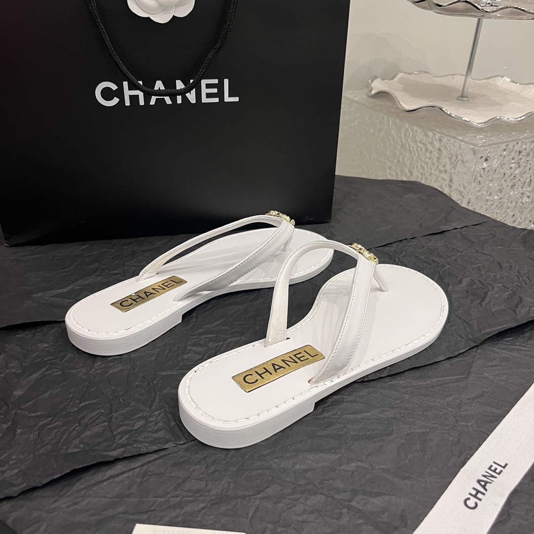 CHANEL SLIDES