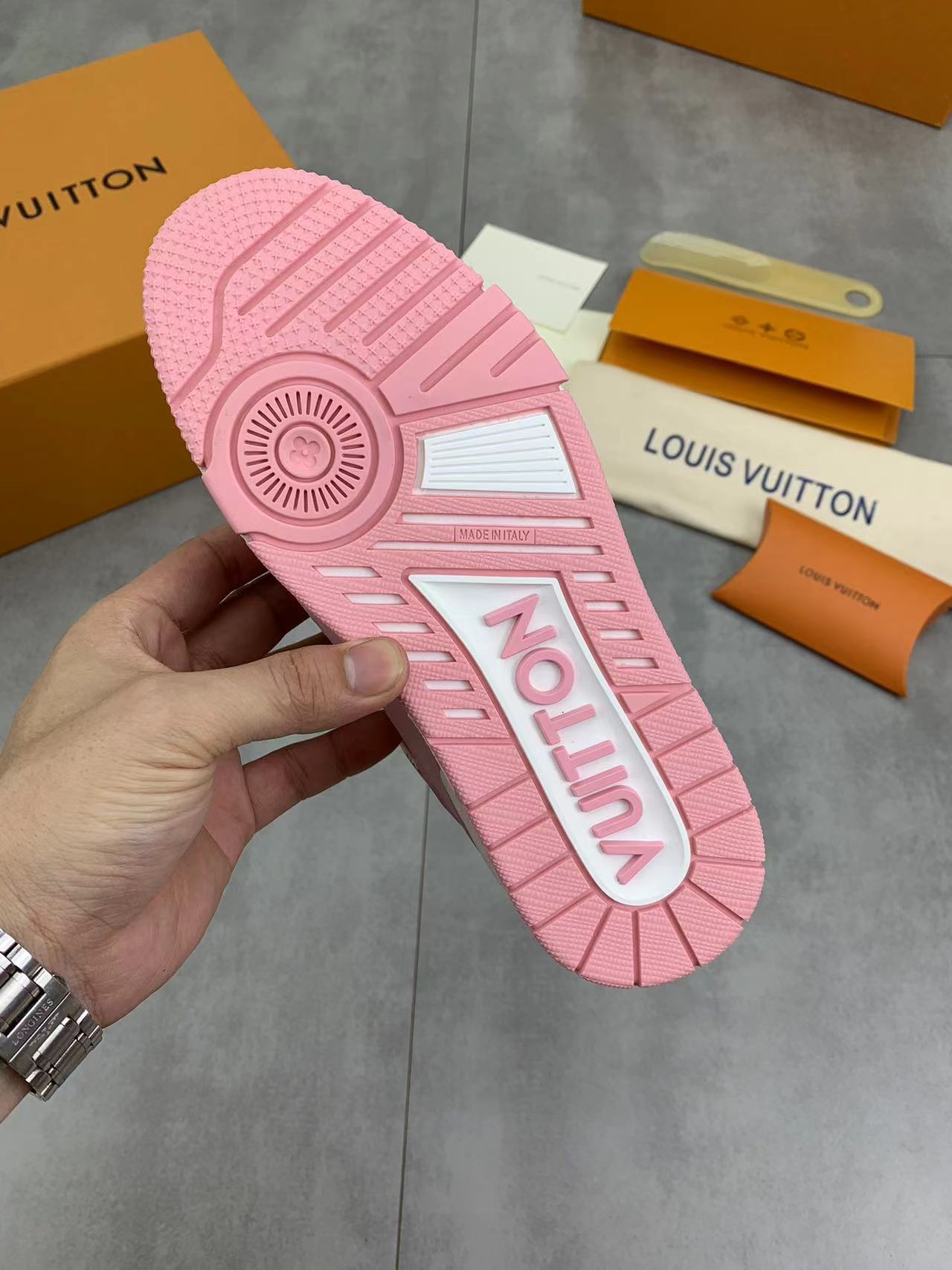 LOUIS VUITTON SNEAKERS