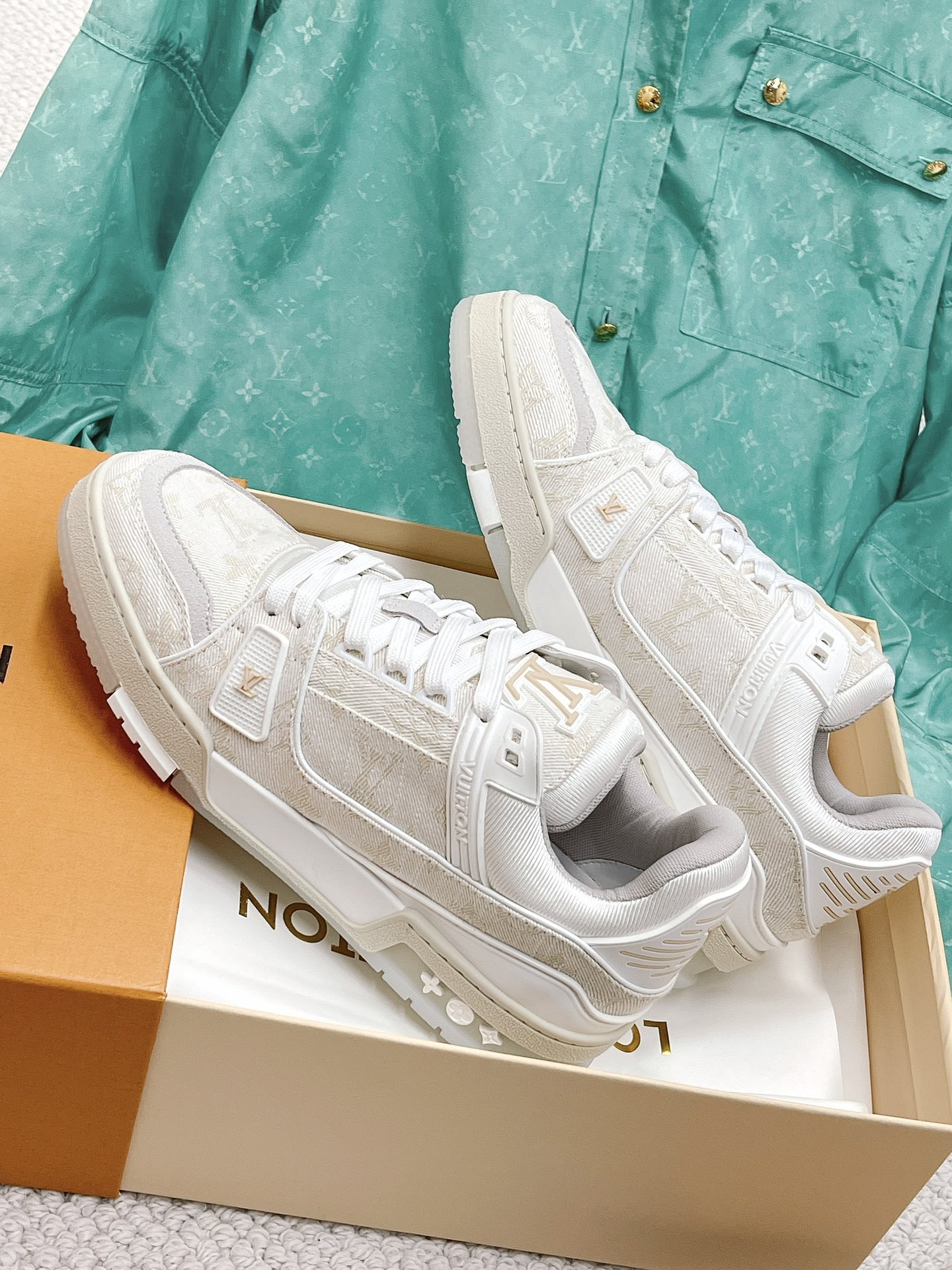 LOUIS VUITTON SNEAKERS