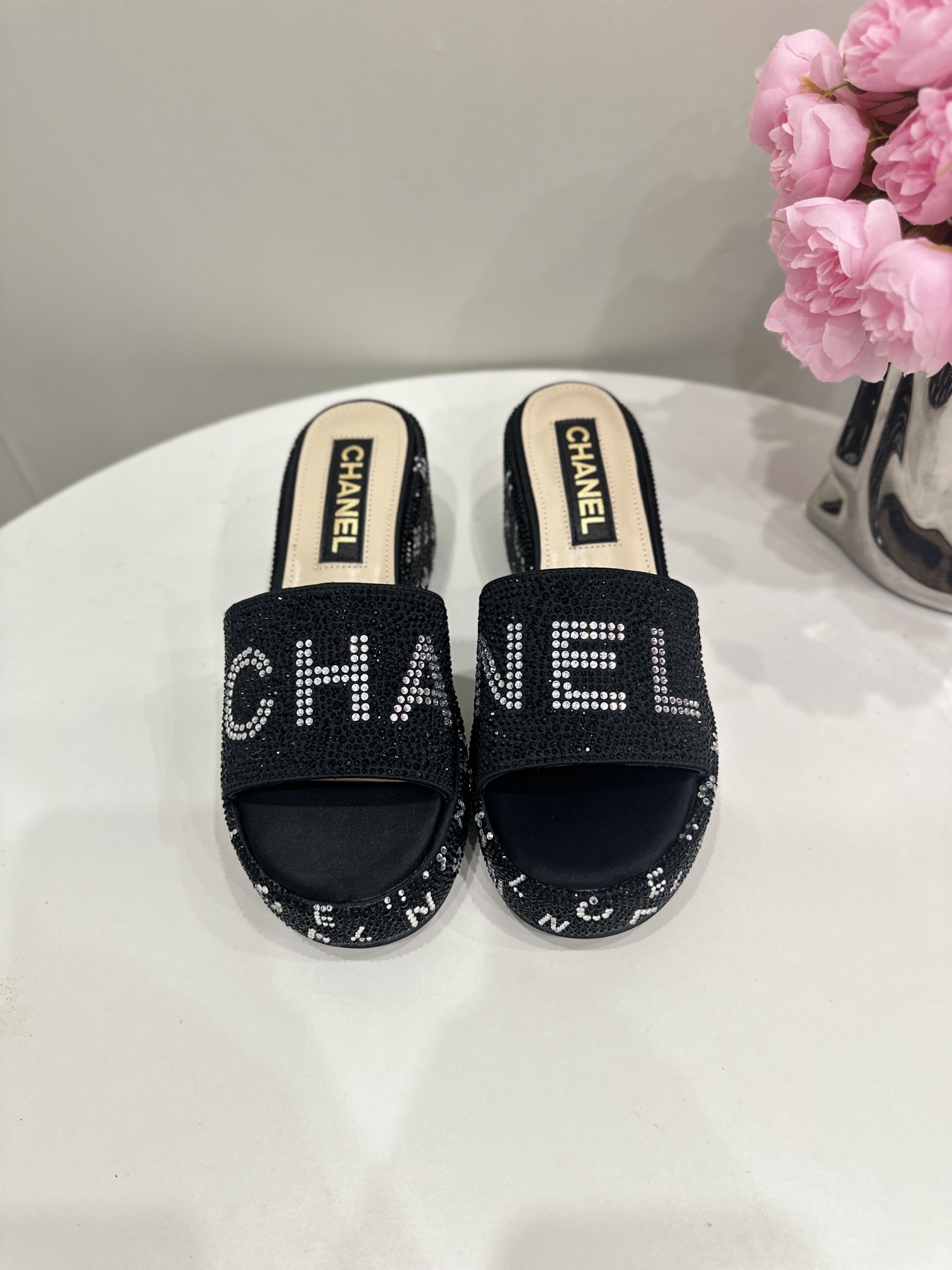 CHANEL SLIDES