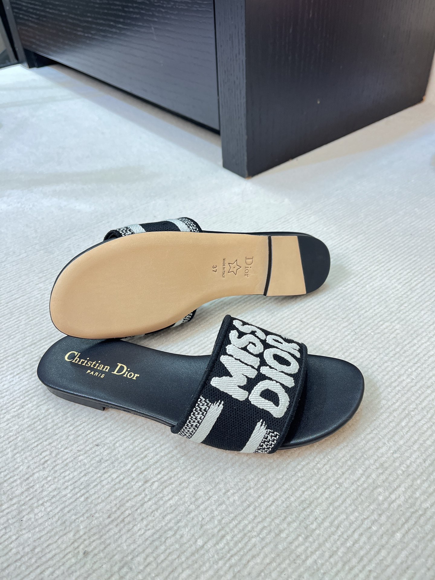 DIOR Latest Popular Miss Dior Graffiti Logo Embroidery SLIDES