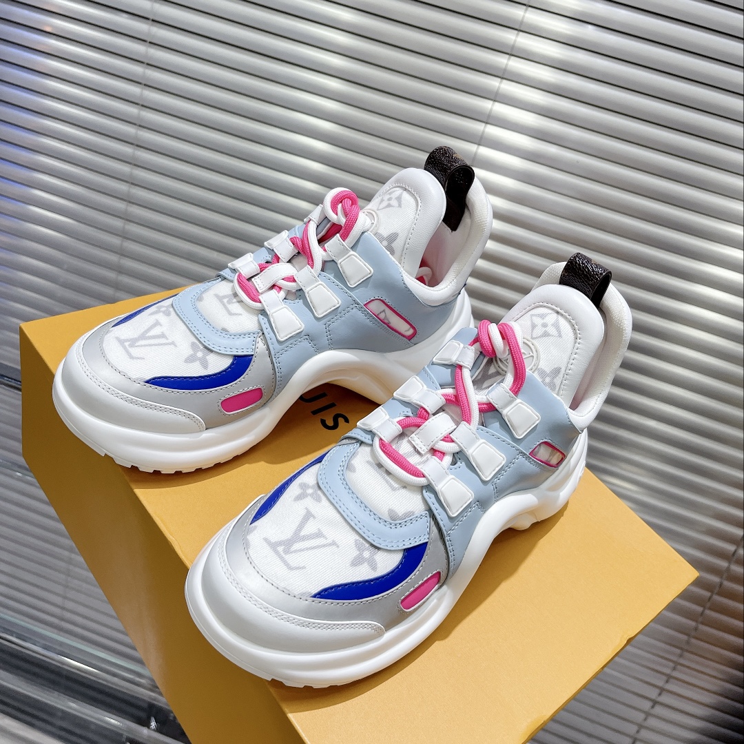 LOUIS VUITTON SNEAKERS