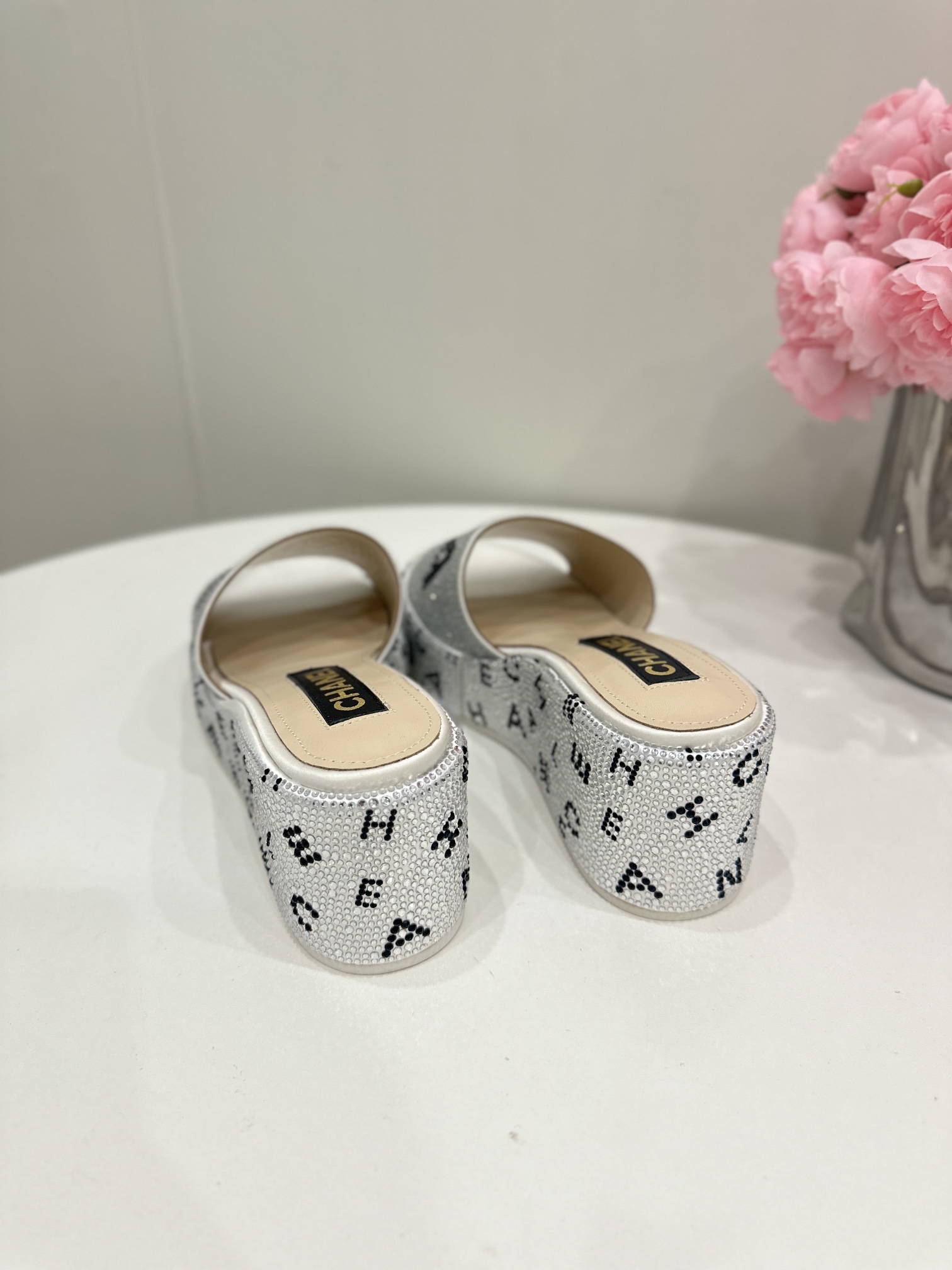 CHANEL SLIDES