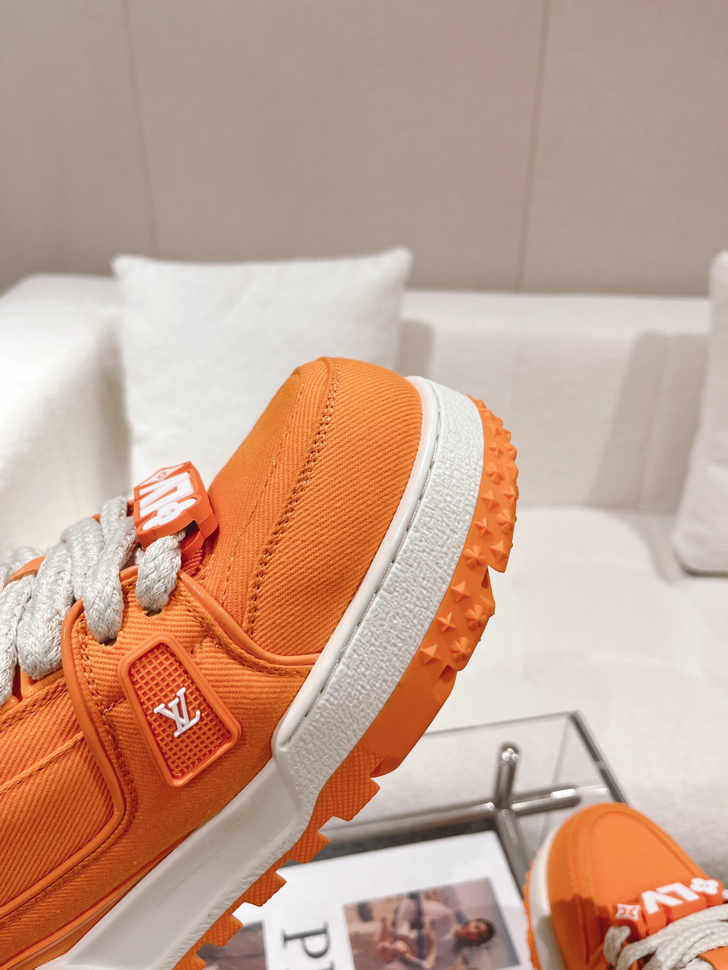 LOUIS VUITTON SNEAKERS