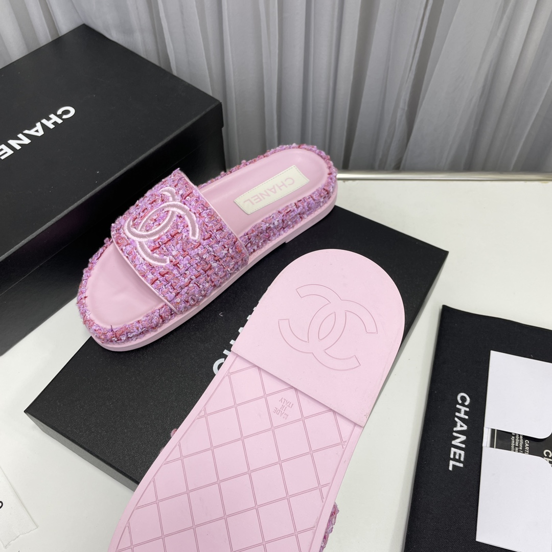 CHANEL SLIDES