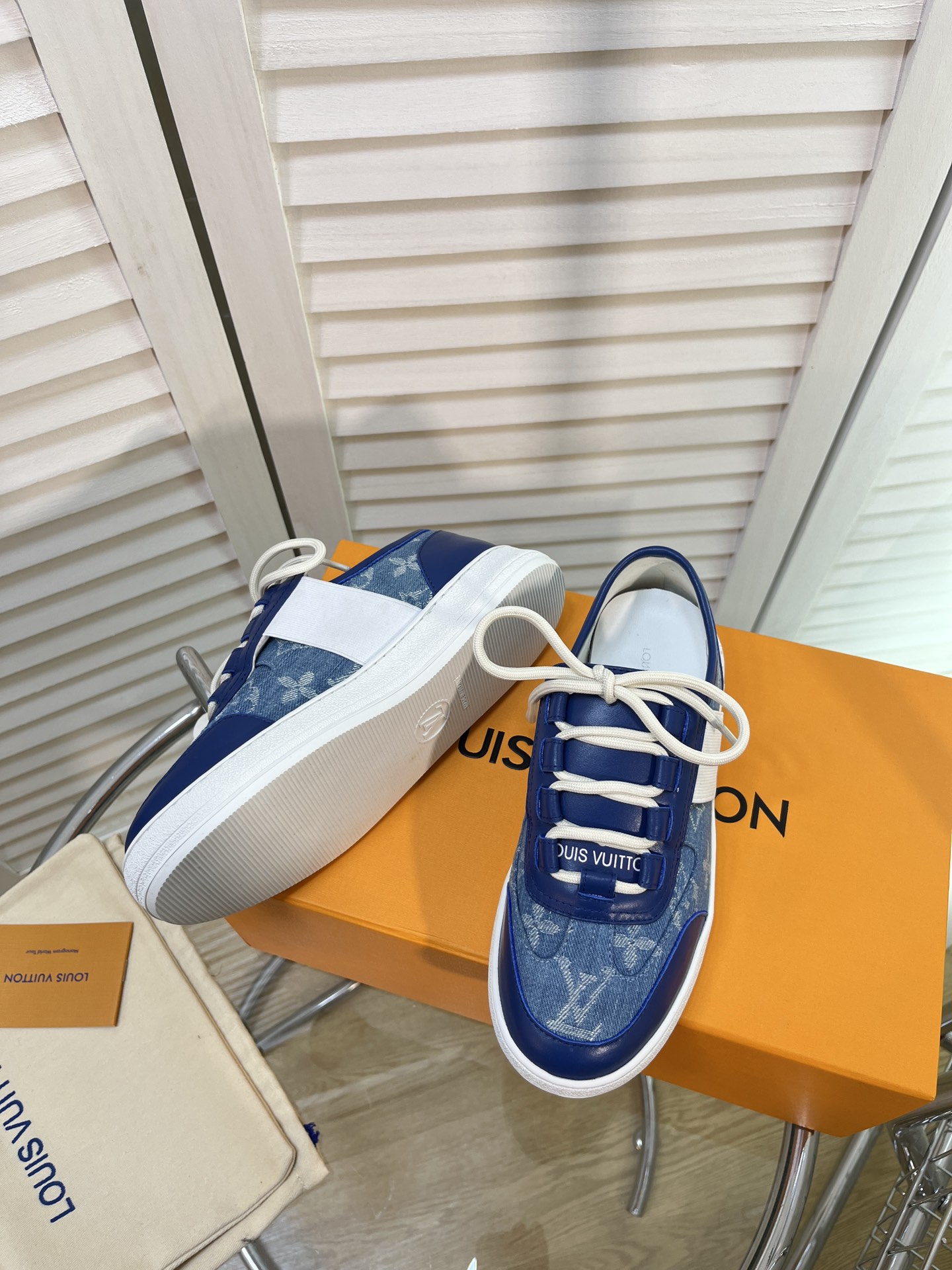 LOUIS VUITTON SNEAKERS