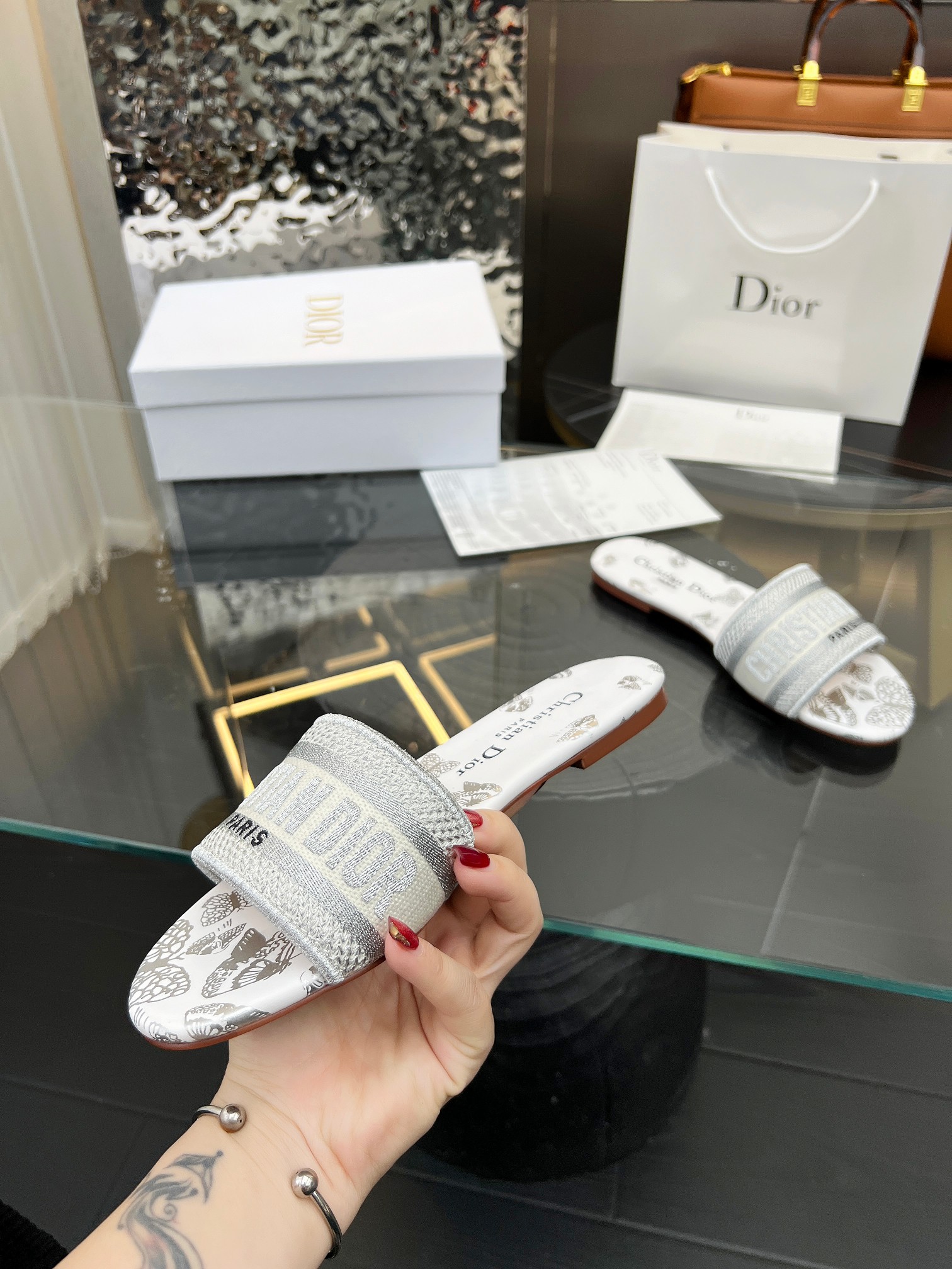 DIOR SLIDES
