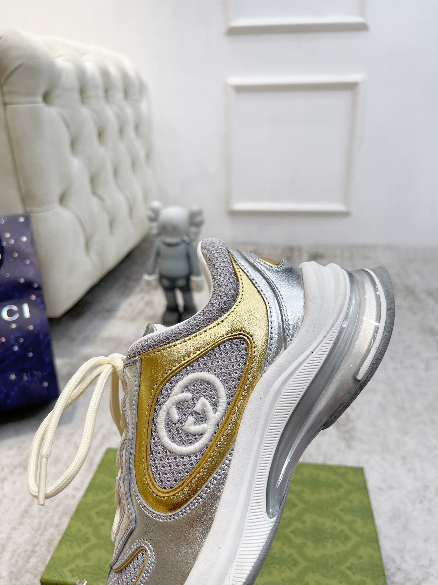 WOMEN'S GUCCI RUN SNEAKER