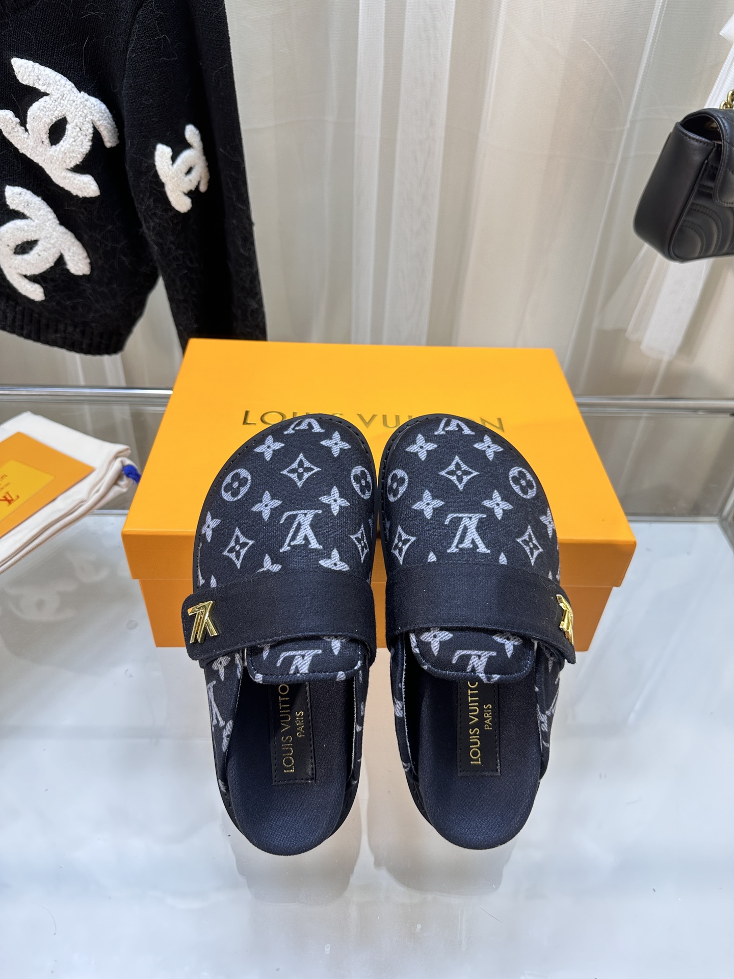 LOUIS VUITTON SLIDES