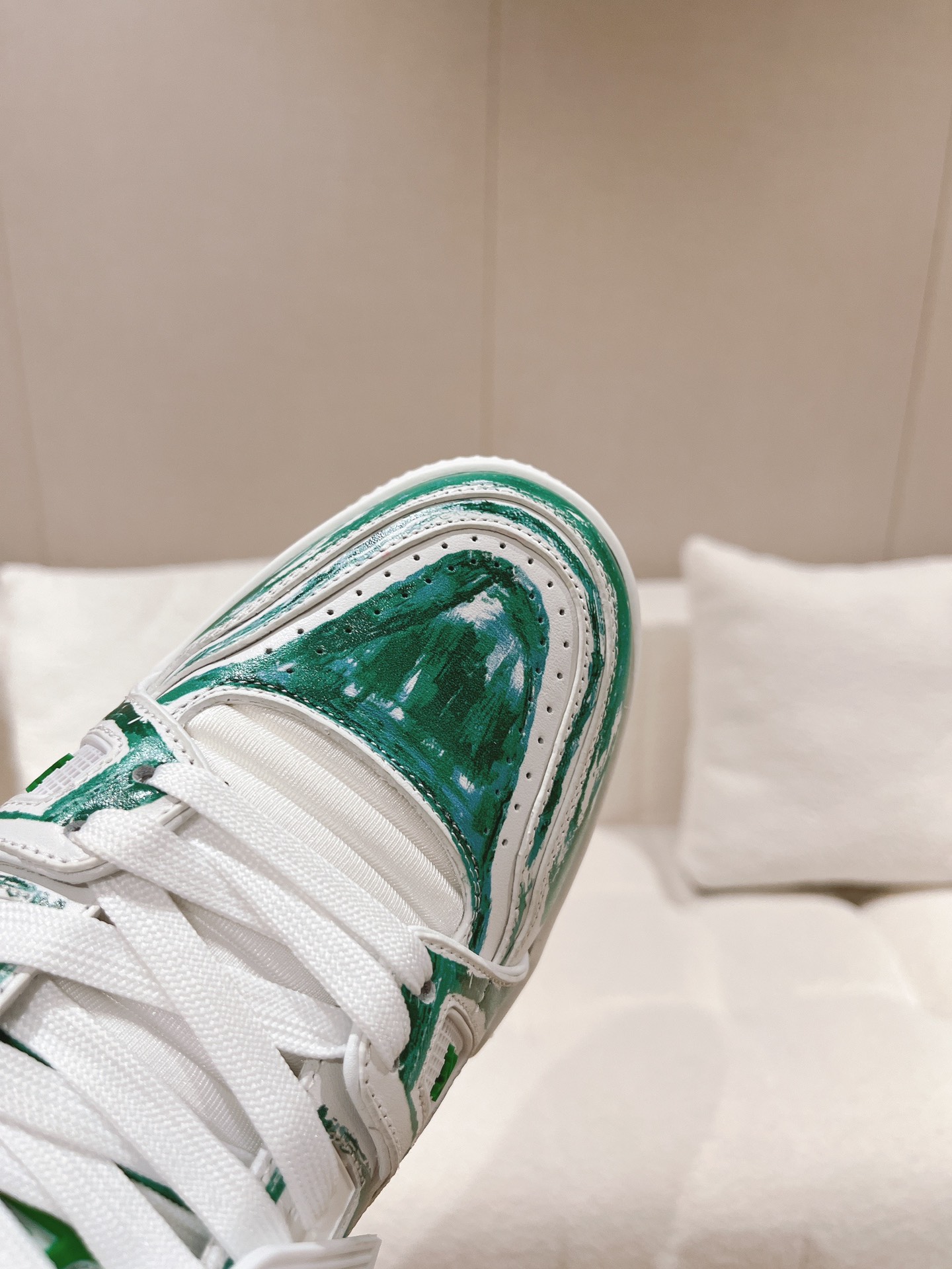 LOUIS VUITTON SNEAKERS
