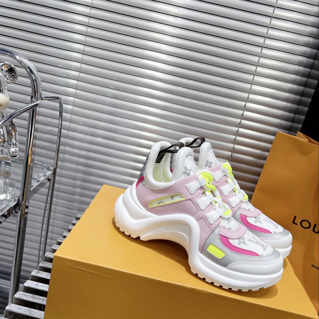 LOUIS VUITTON SNEAKERS