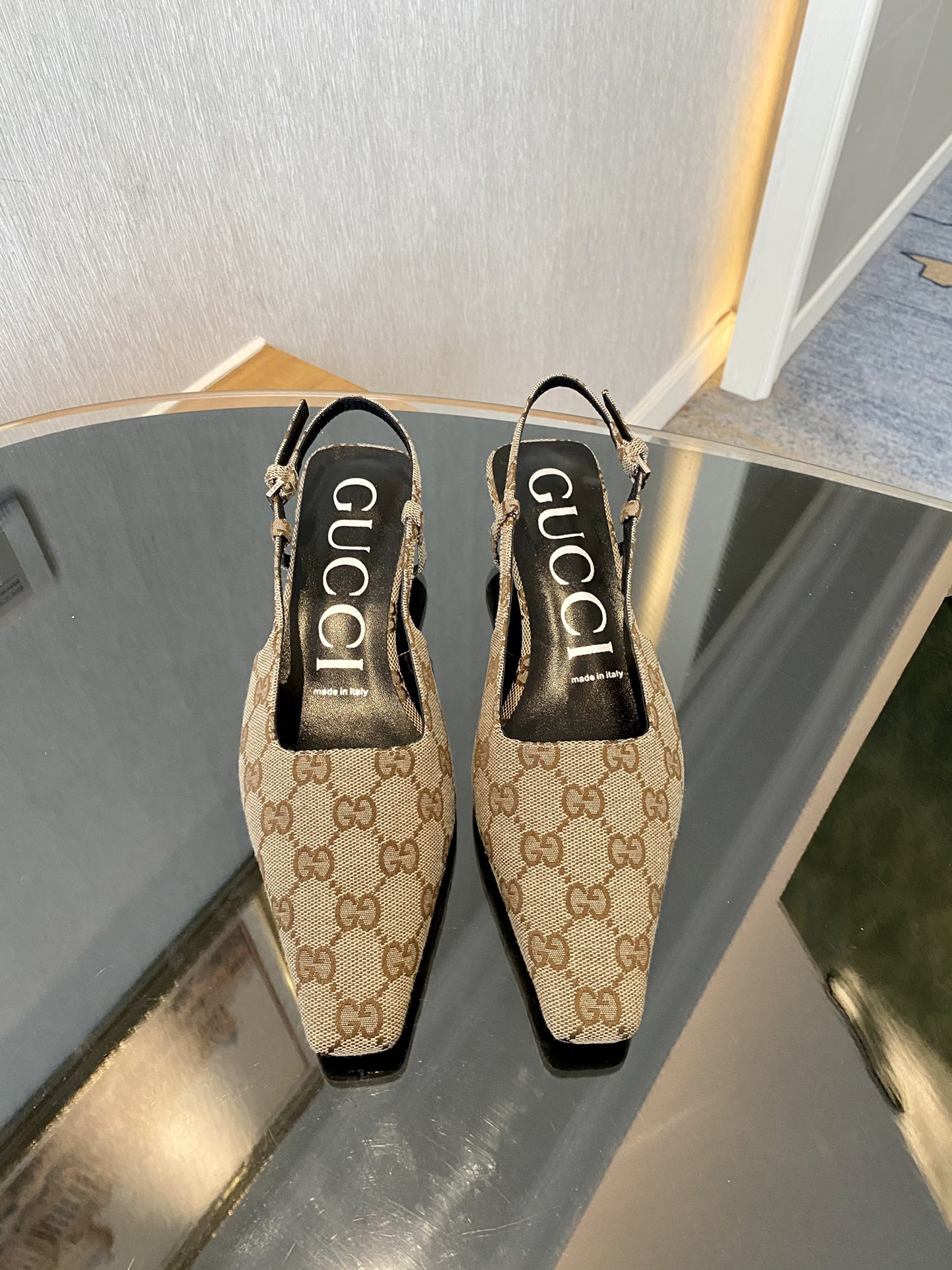 GUCCI SANDALS