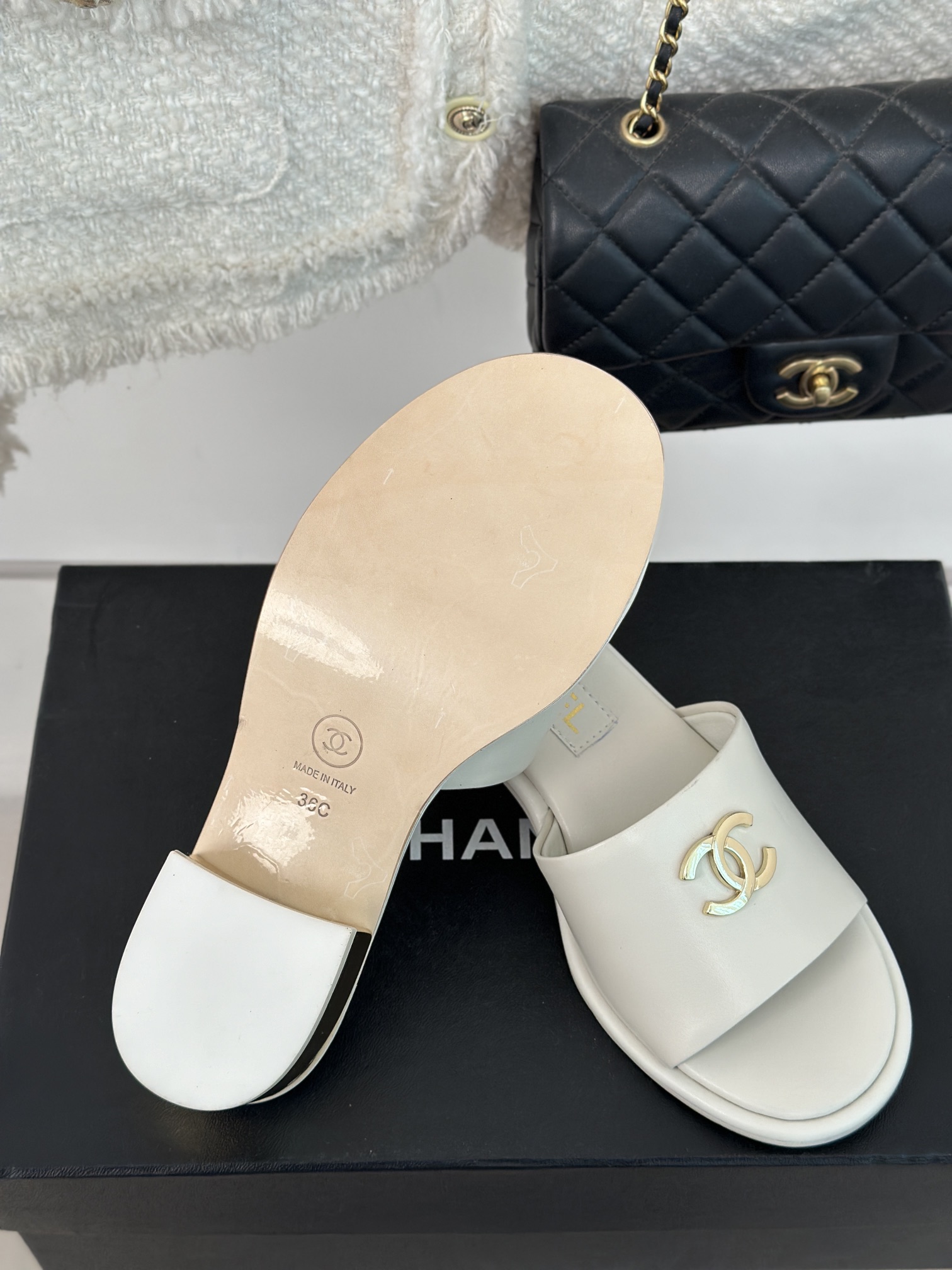 CHANEL SLIDES