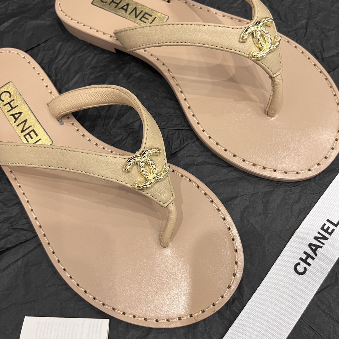 CHANEL SLIDES