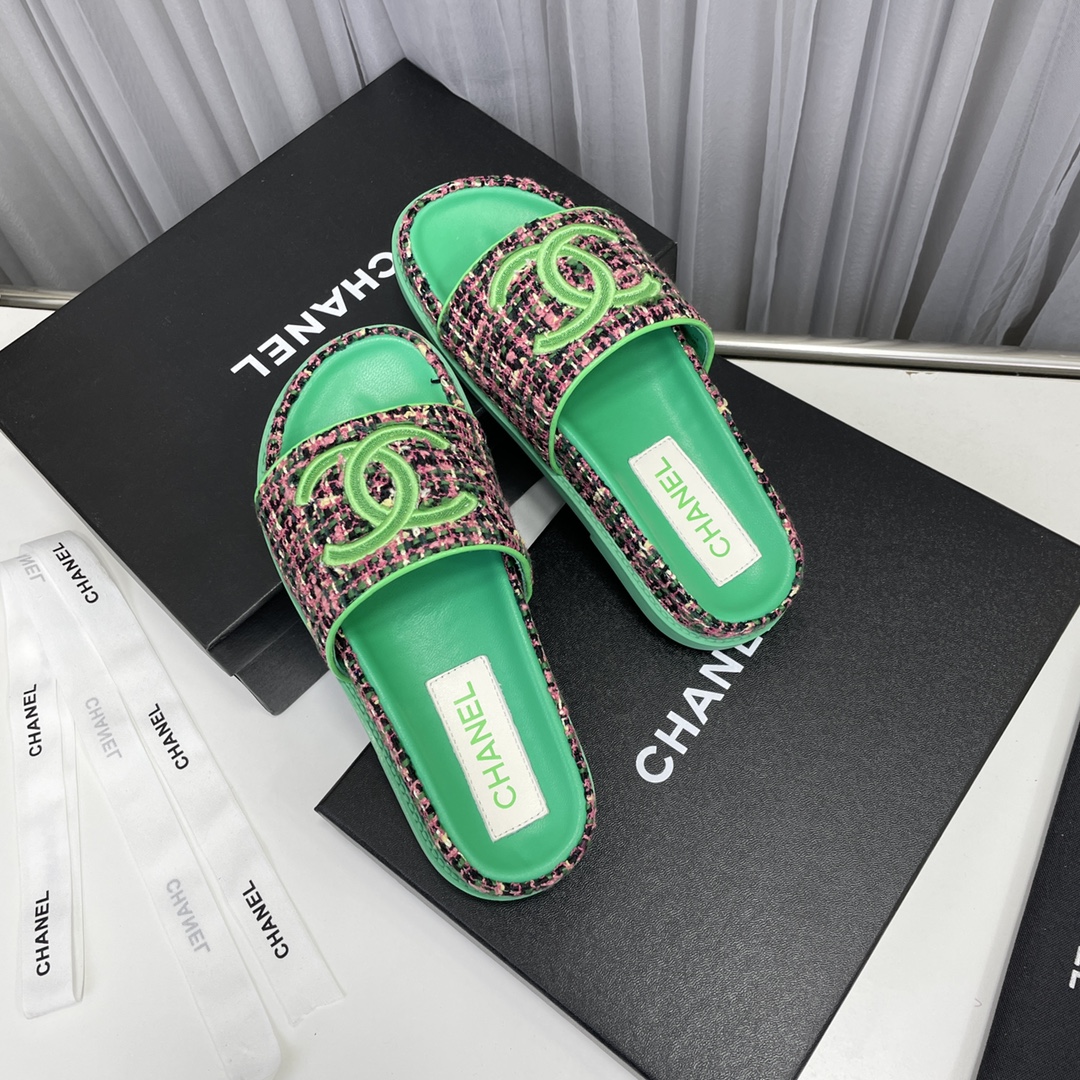 CHANEL SLIDES